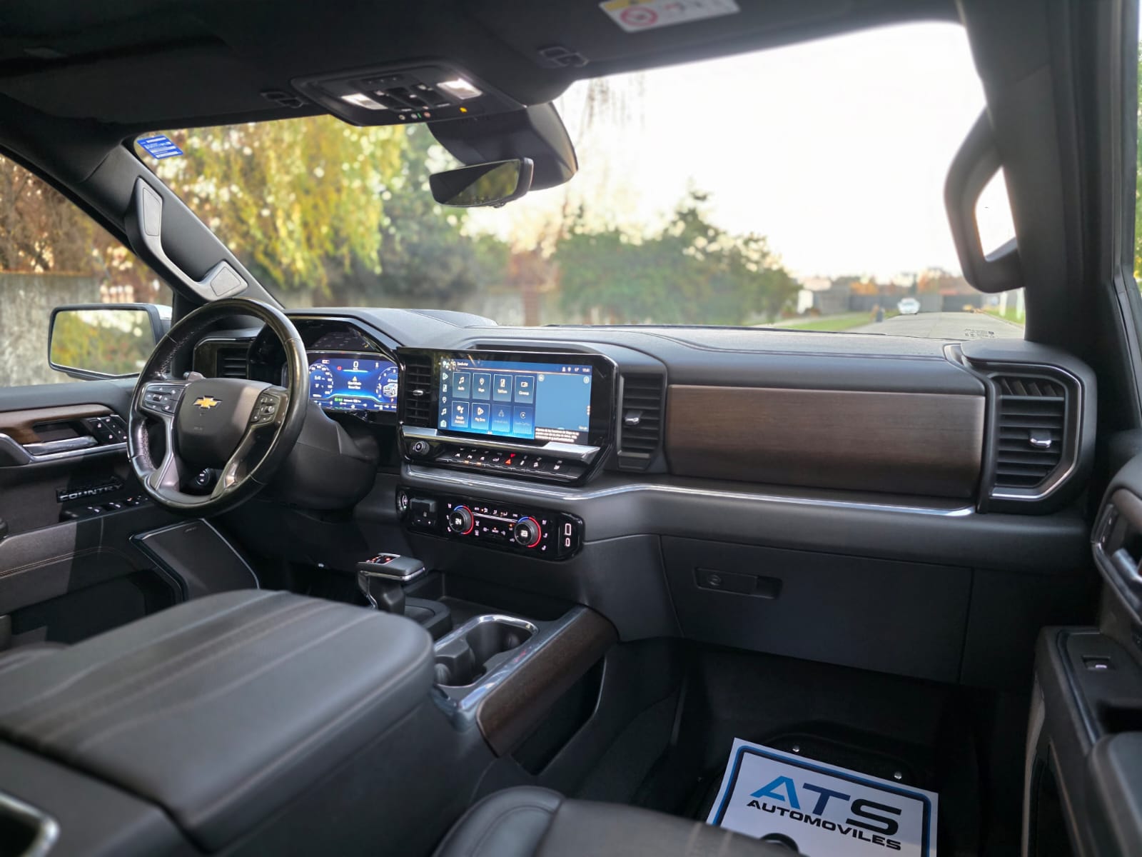 
								Chevrolet Silverado HIGH COUNTRY full									