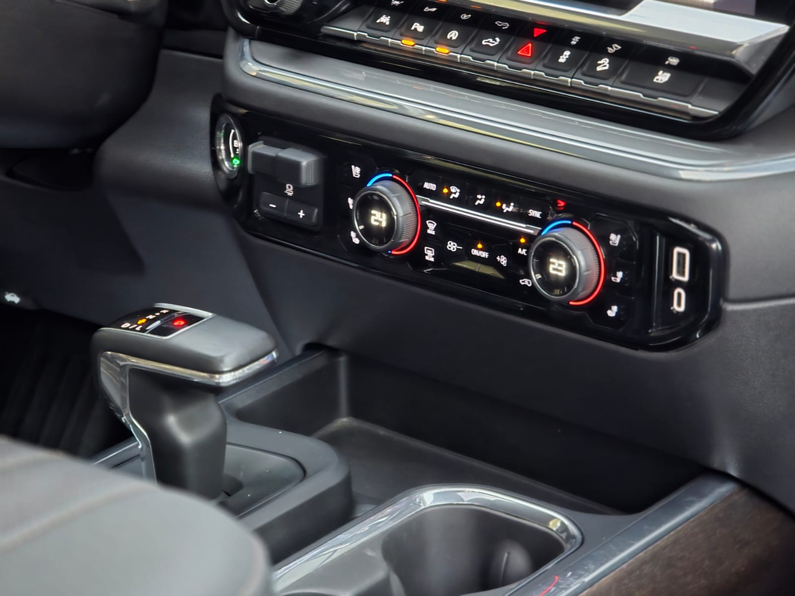 
								Chevrolet Silverado HIGH COUNTRY full									