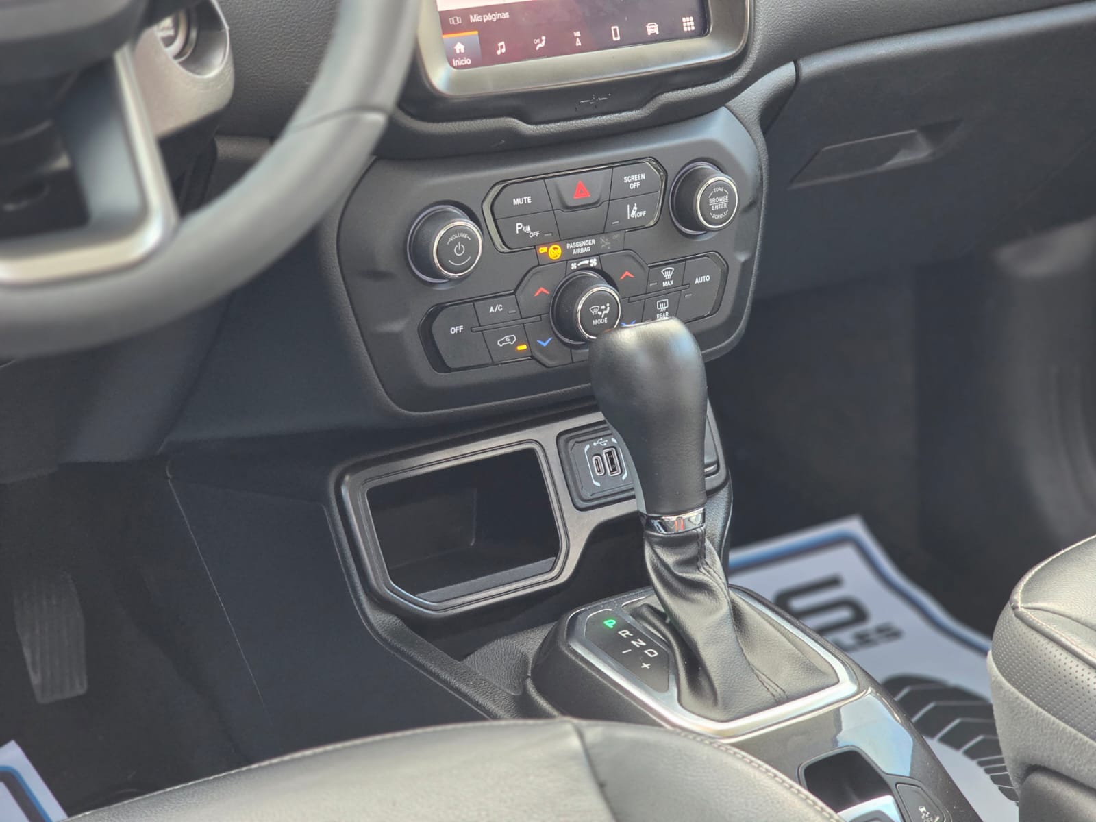 
								Jeep Renegade full									