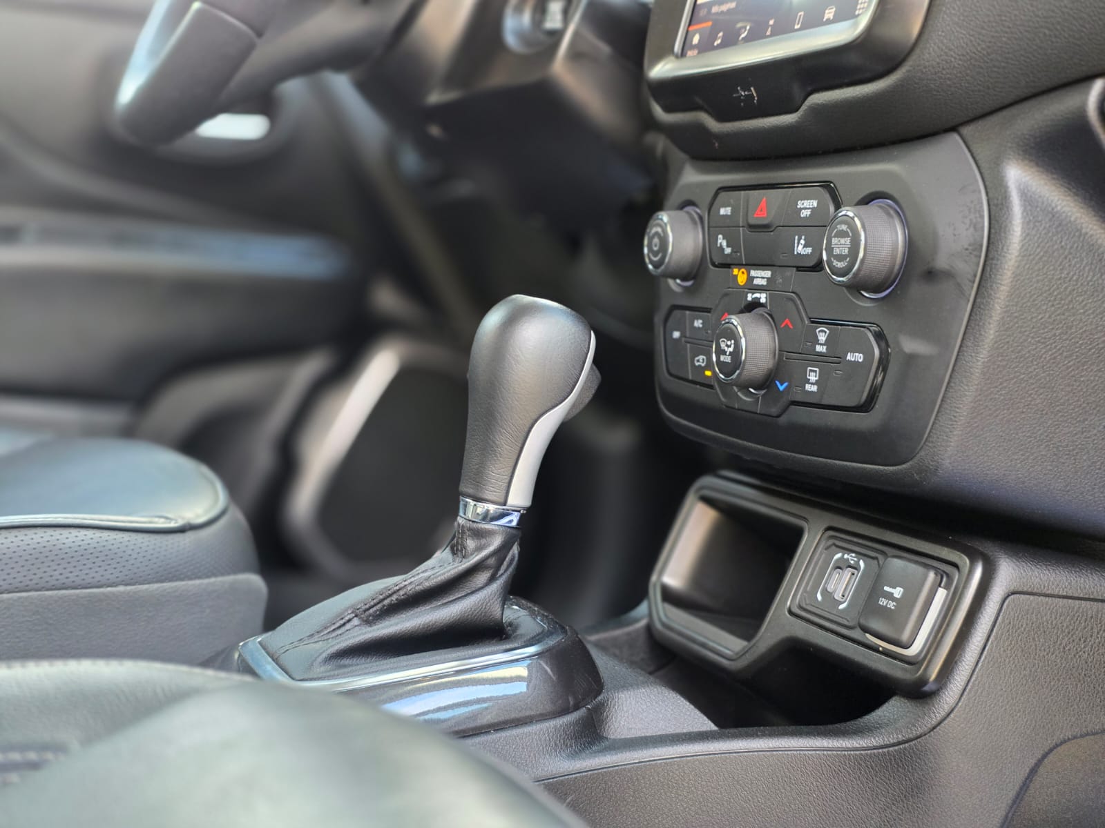 
								Jeep Renegade full									