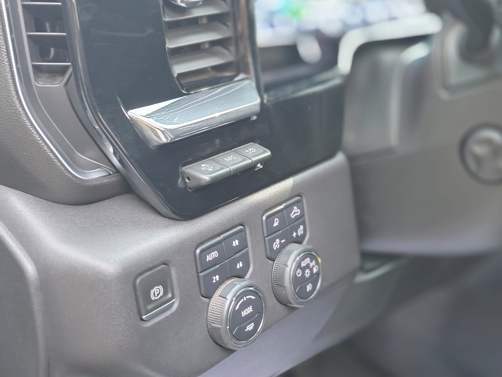 
								Chevrolet Silverado HIGH COUNTRY full									
