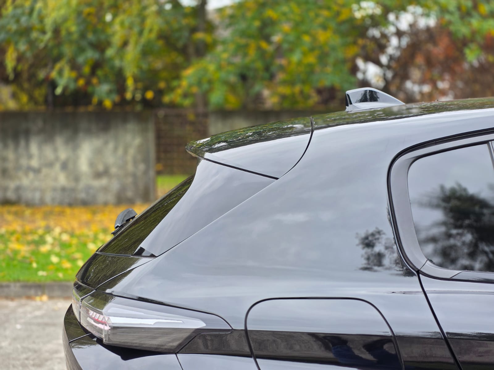 
								Peugeot 308 ALLURE full									