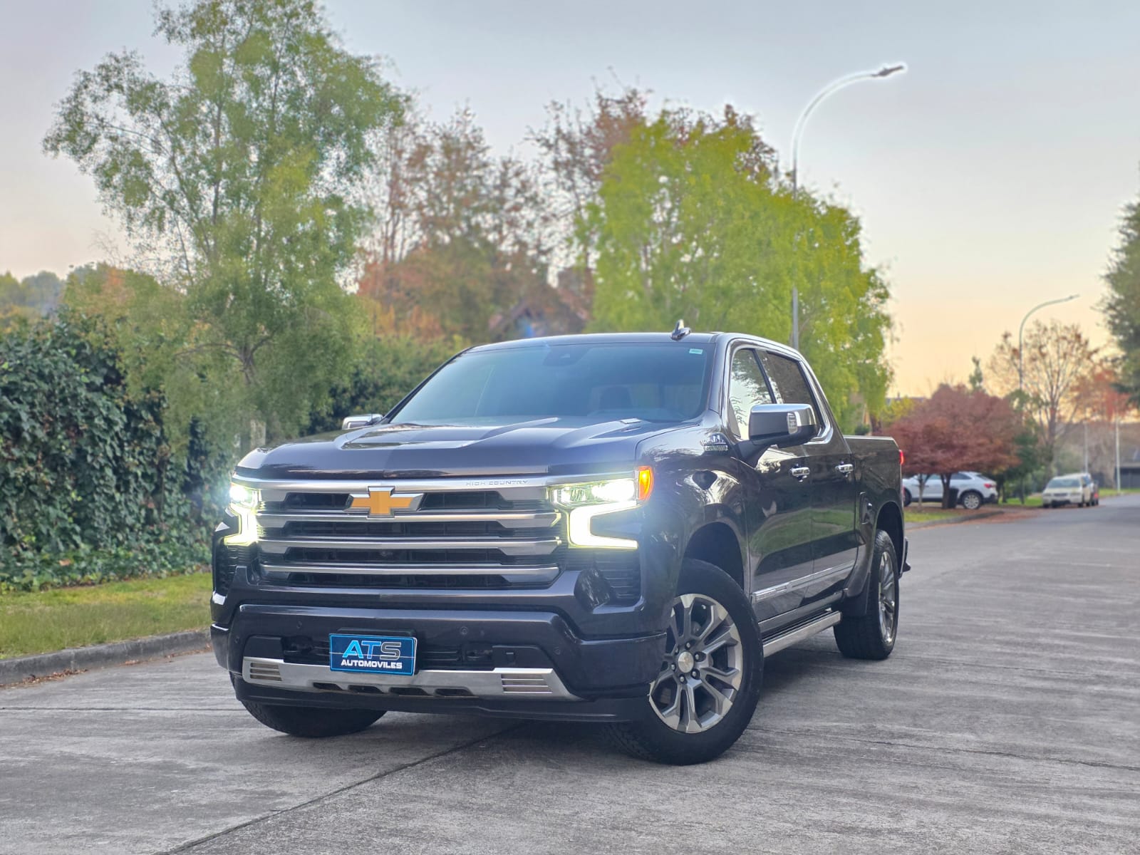
								Chevrolet Silverado HIGH COUNTRY full									