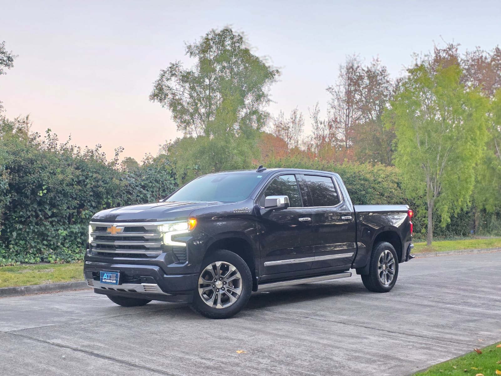 
								Chevrolet Silverado HIGH COUNTRY full									