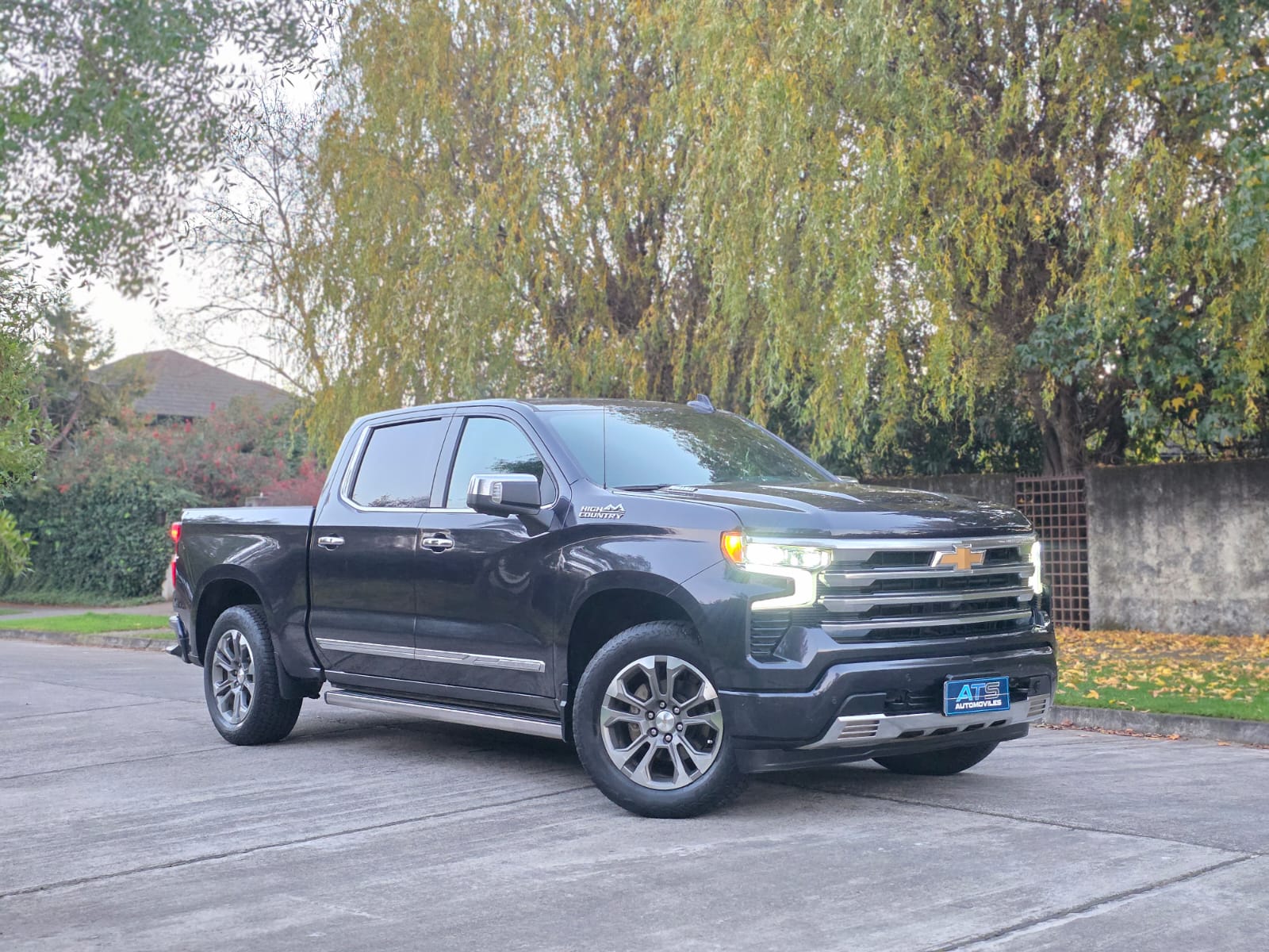 
								Chevrolet Silverado HIGH COUNTRY full									