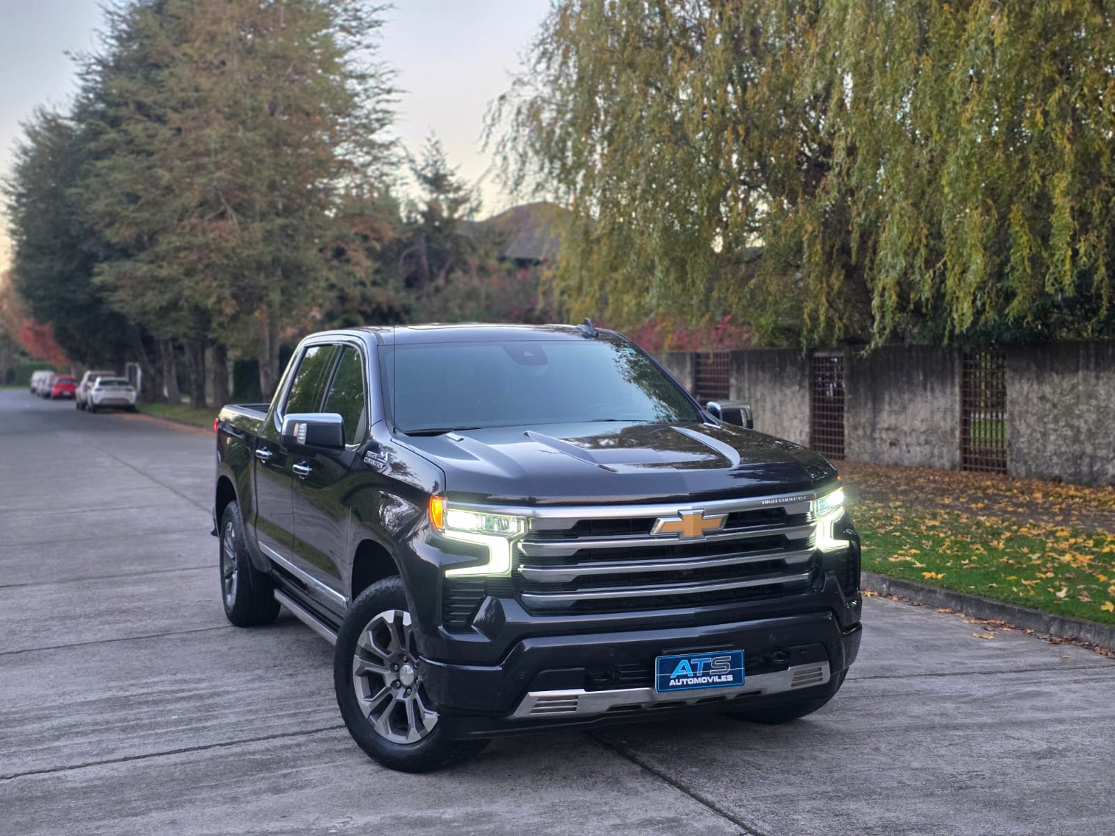 
								Chevrolet Silverado HIGH COUNTRY full									