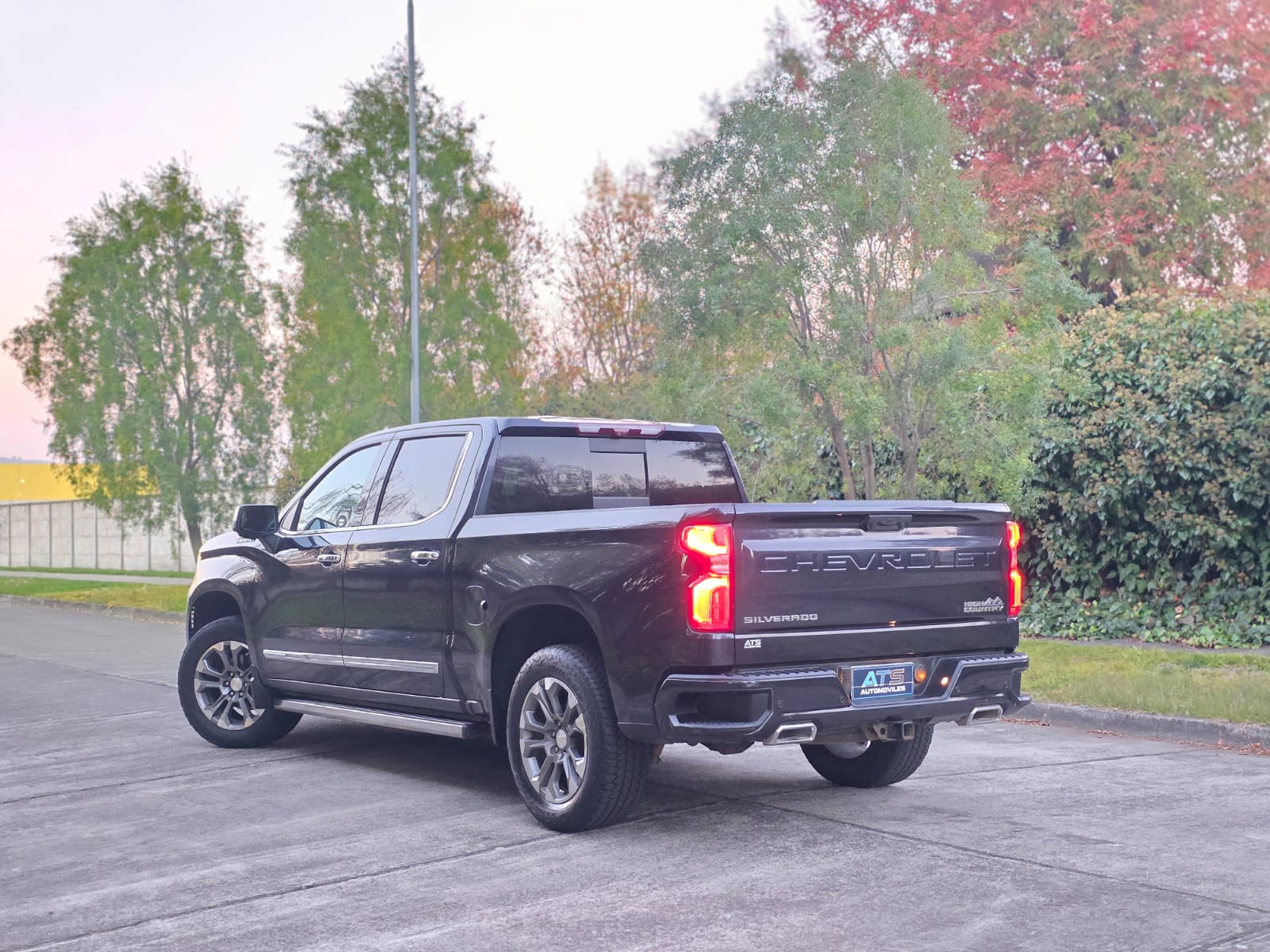 
								Chevrolet Silverado HIGH COUNTRY full									
