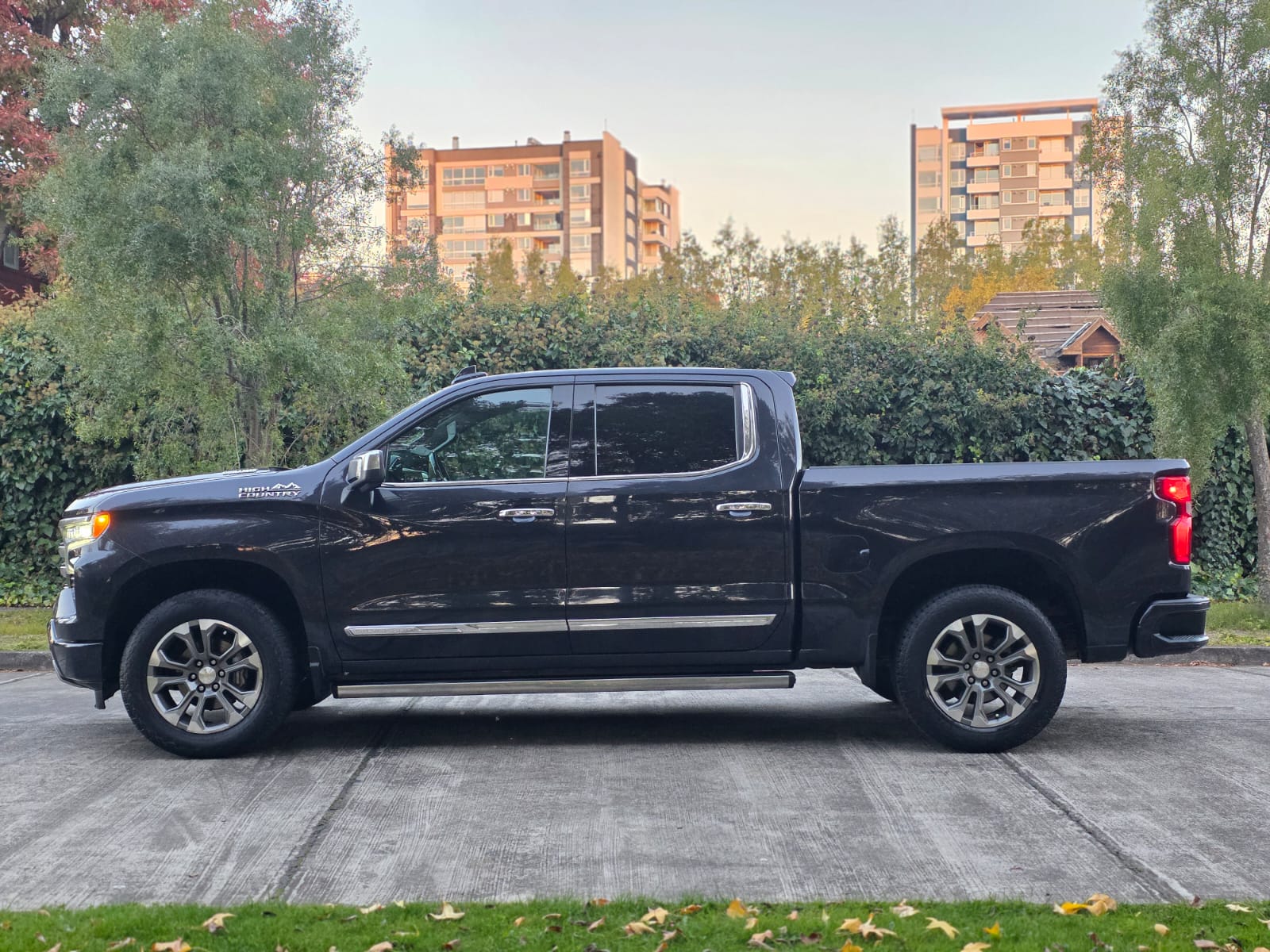 
								Chevrolet Silverado HIGH COUNTRY full									