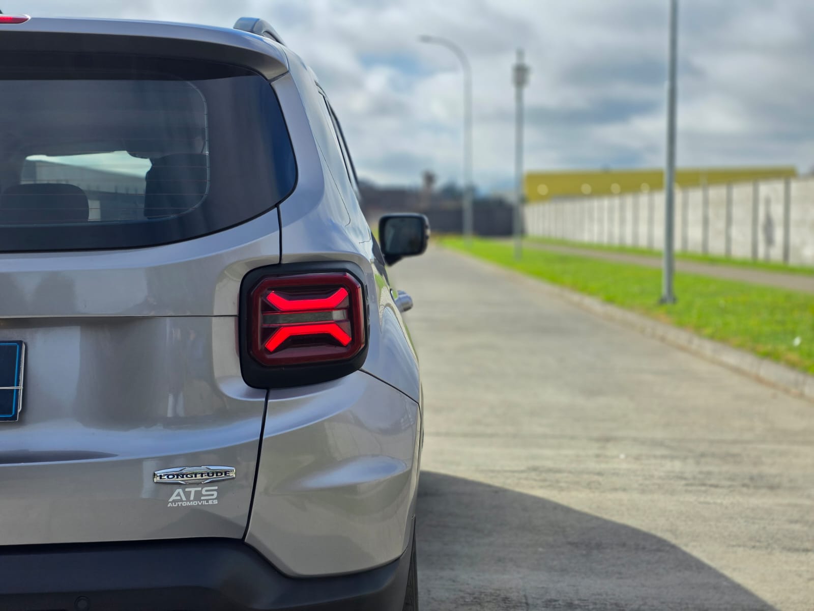
								Jeep Renegade full									