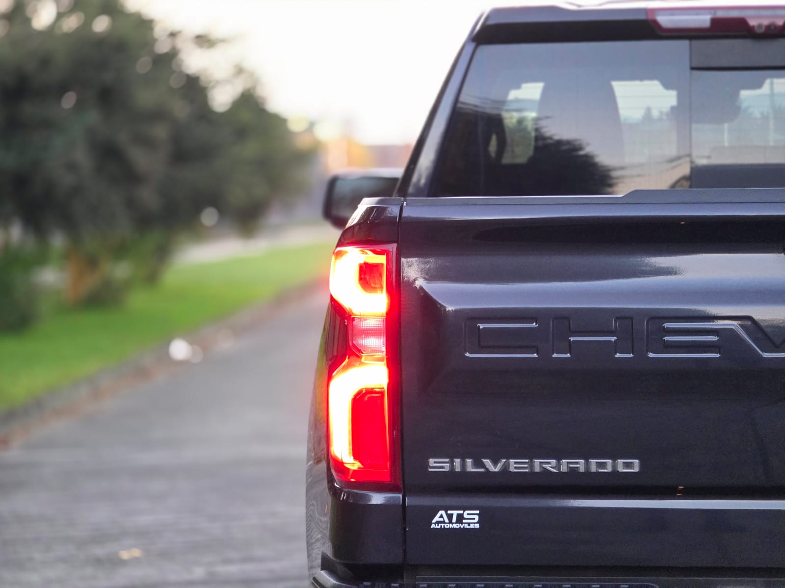
								Chevrolet Silverado HIGH COUNTRY full									