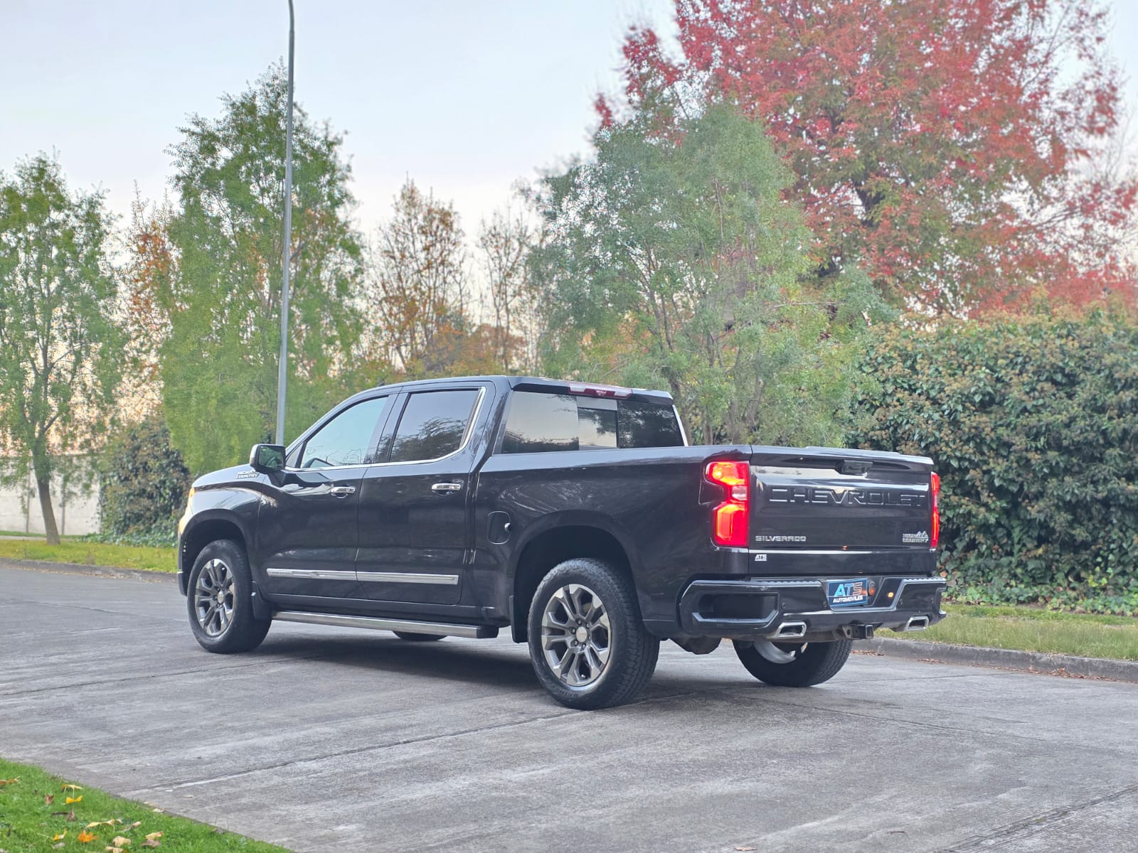 
								Chevrolet Silverado HIGH COUNTRY full									
