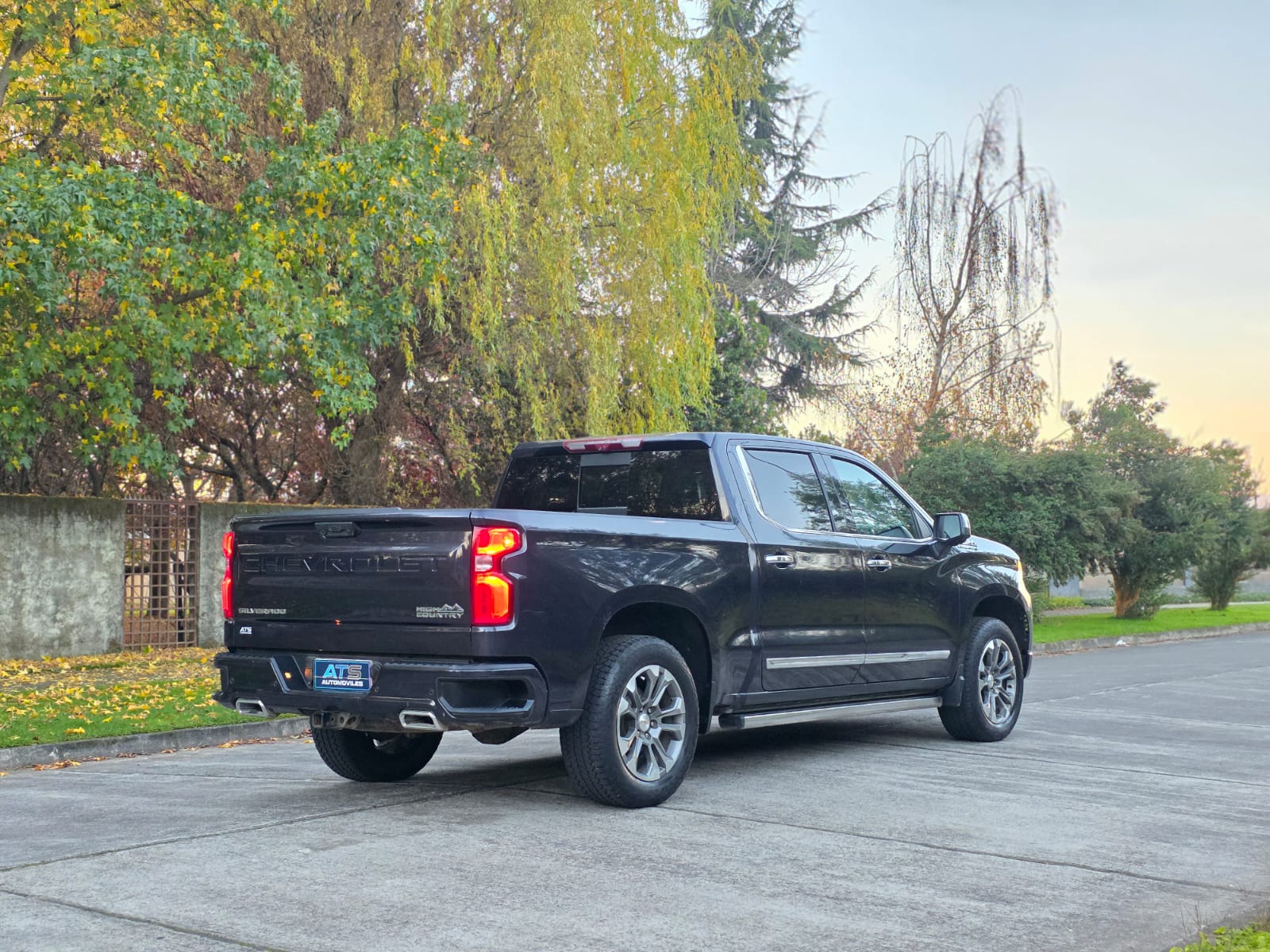 
								Chevrolet Silverado HIGH COUNTRY full									