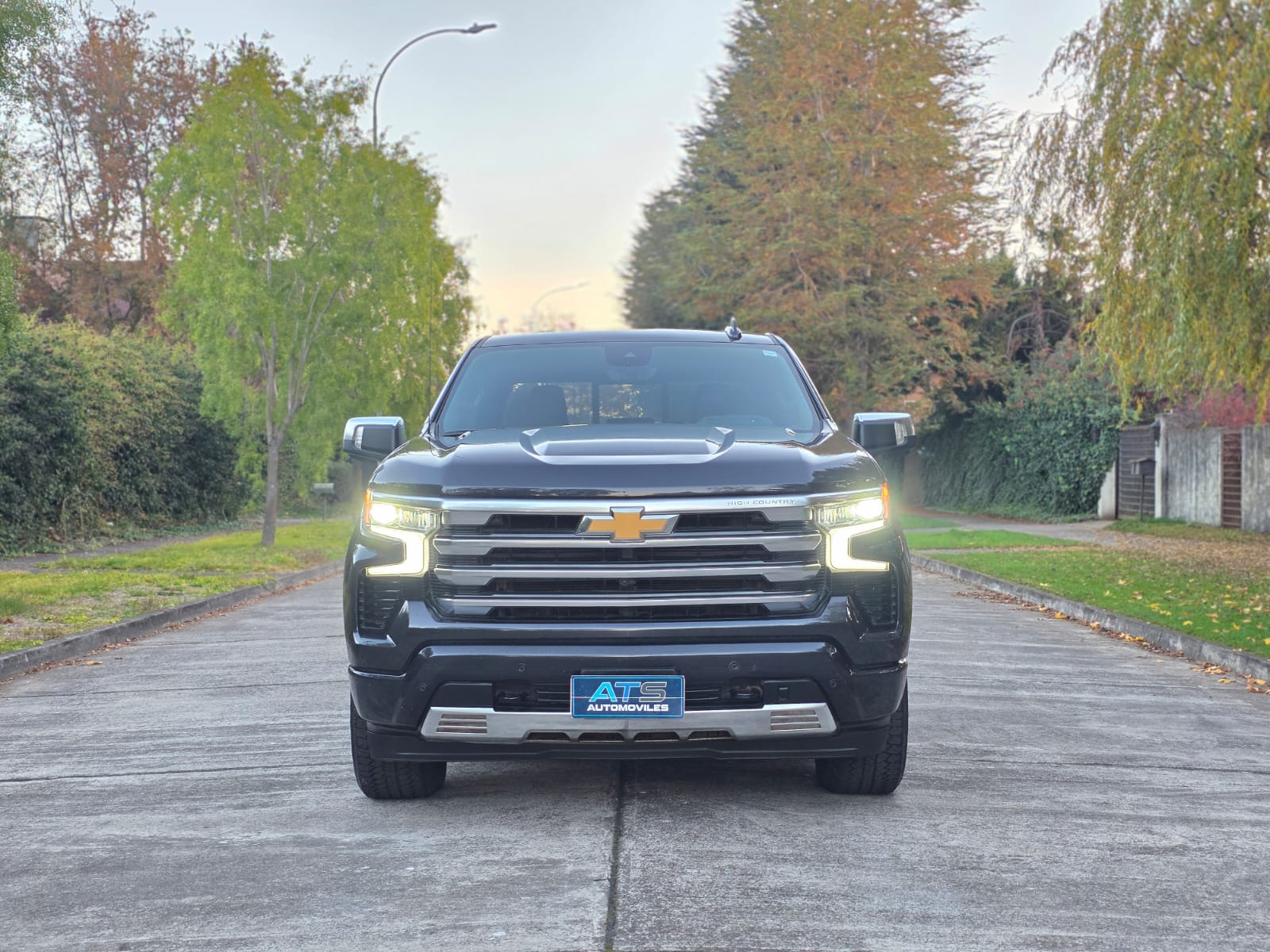 
								Chevrolet Silverado HIGH COUNTRY full									