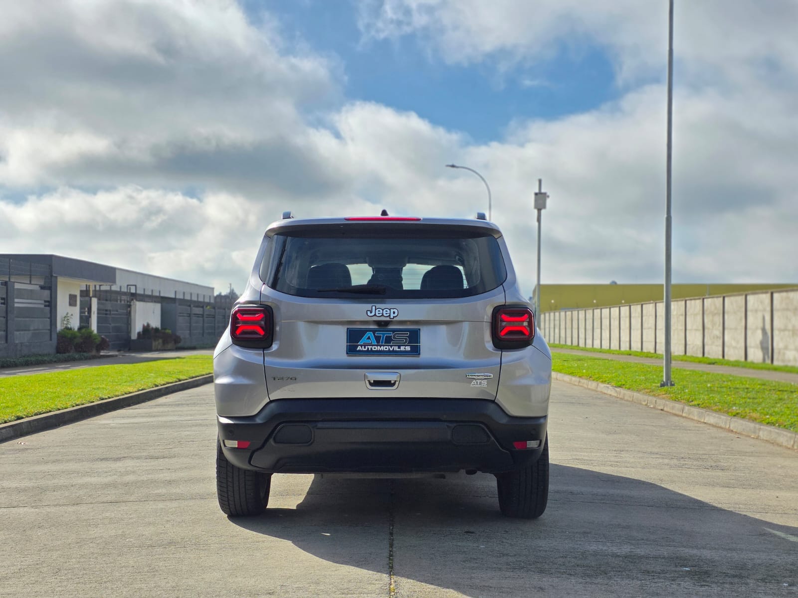 
								Jeep Renegade full									