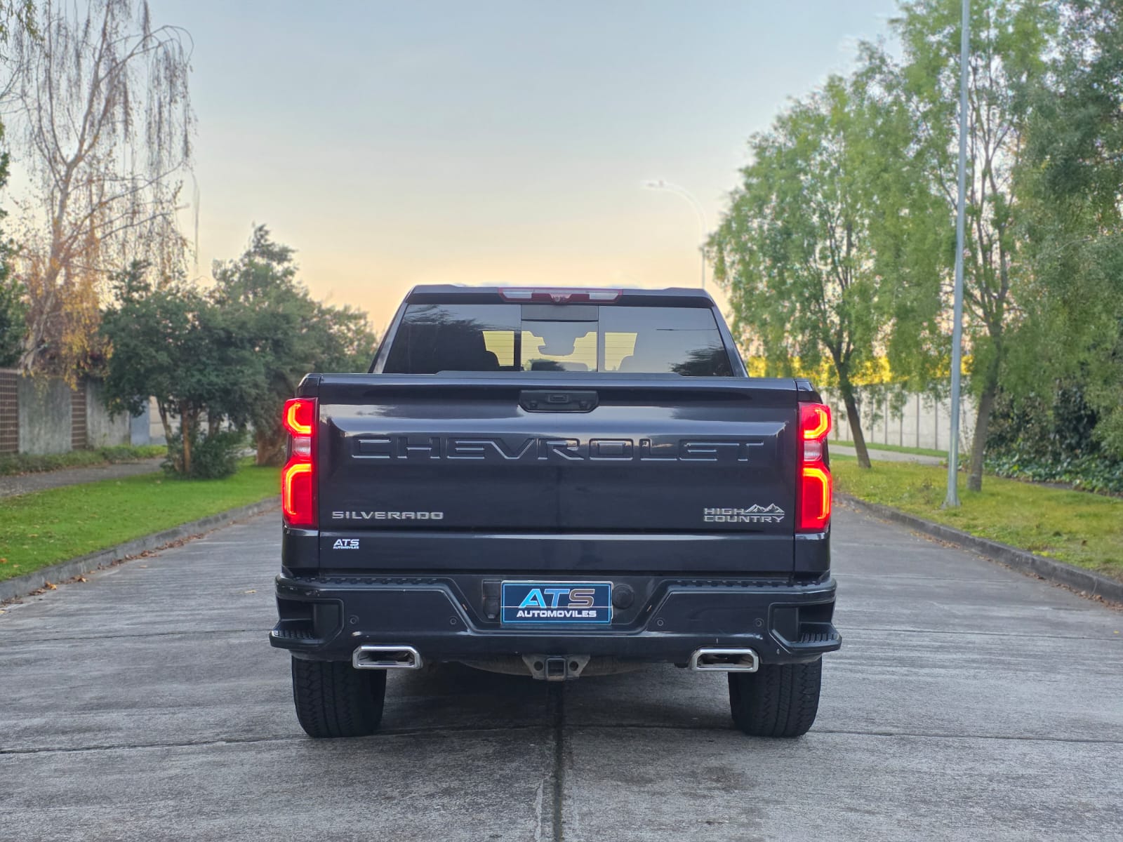 
								Chevrolet Silverado HIGH COUNTRY full									