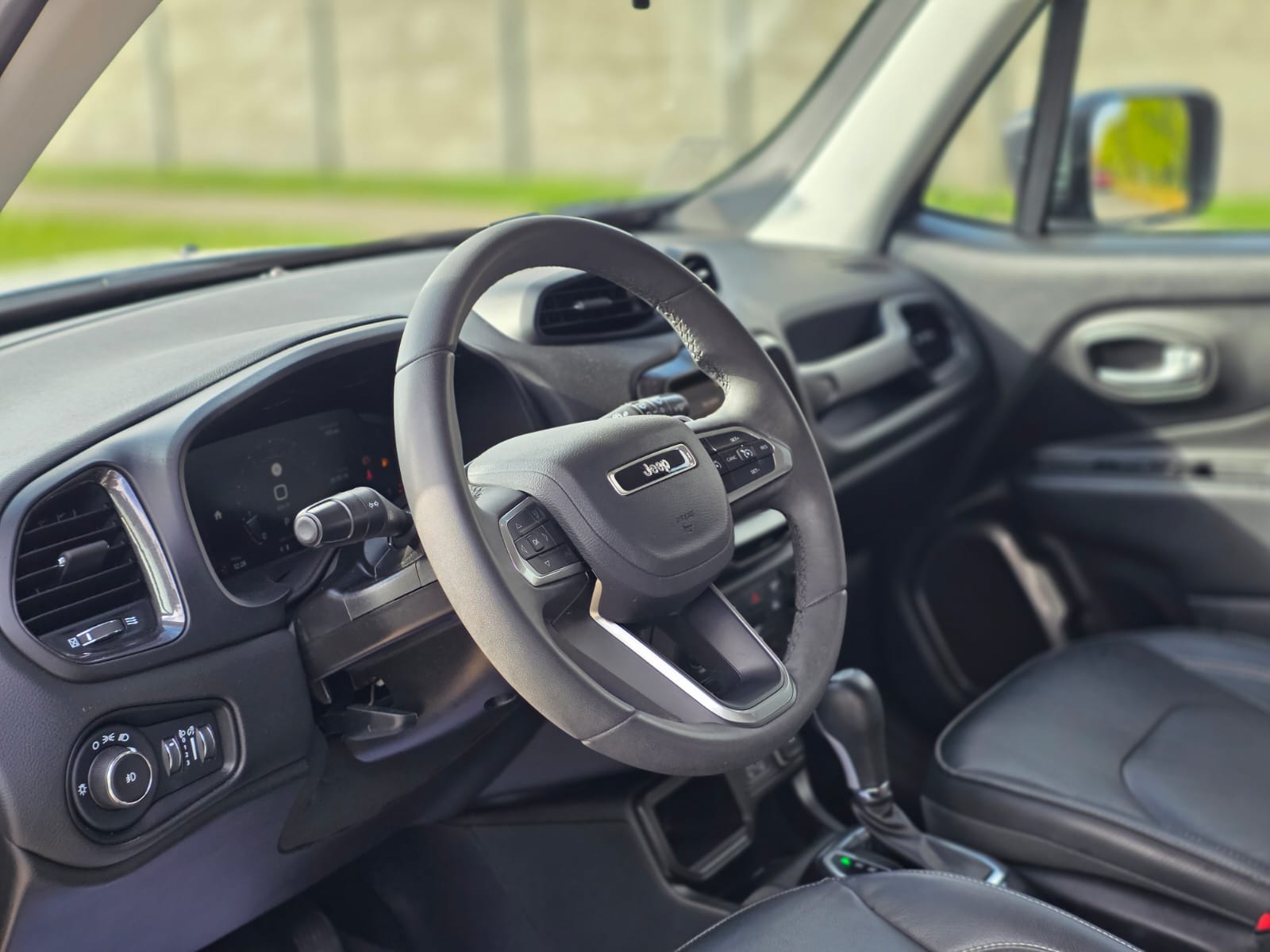 
								Jeep Renegade full									