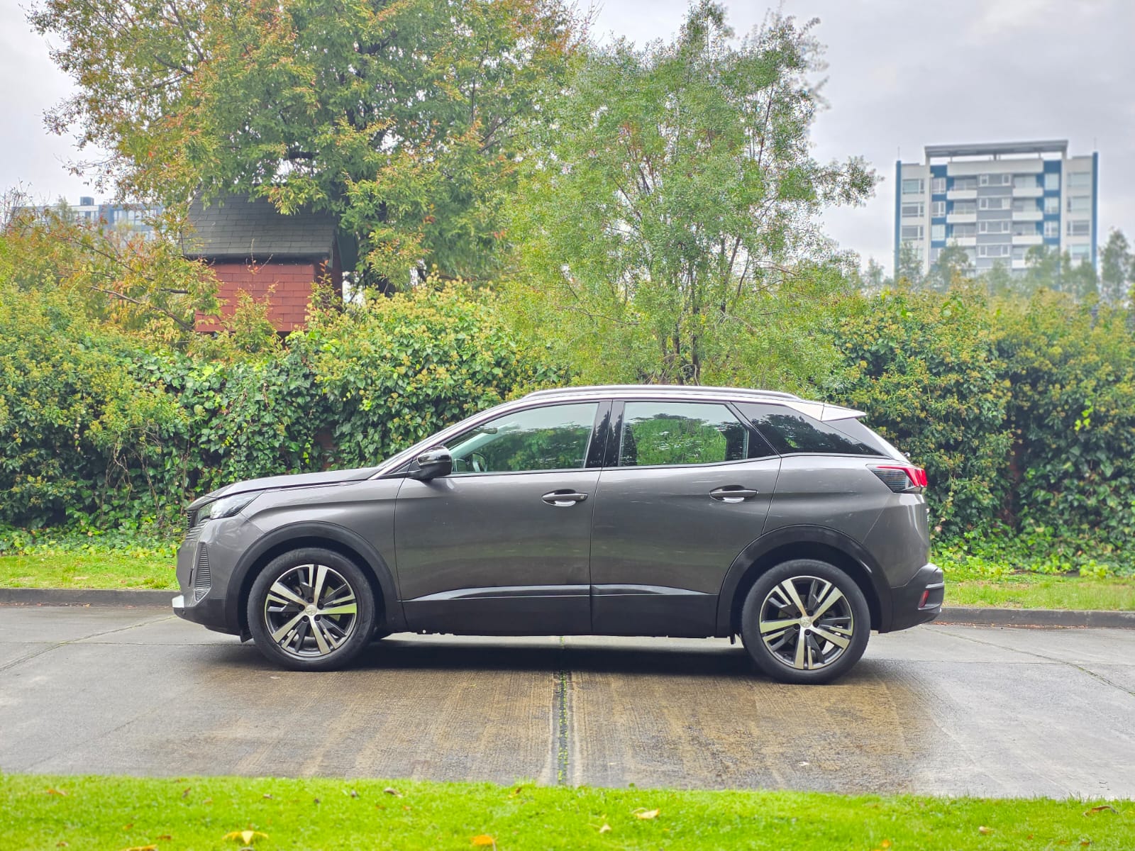 
								PEUGEOT 3008 BLUE HDI full									