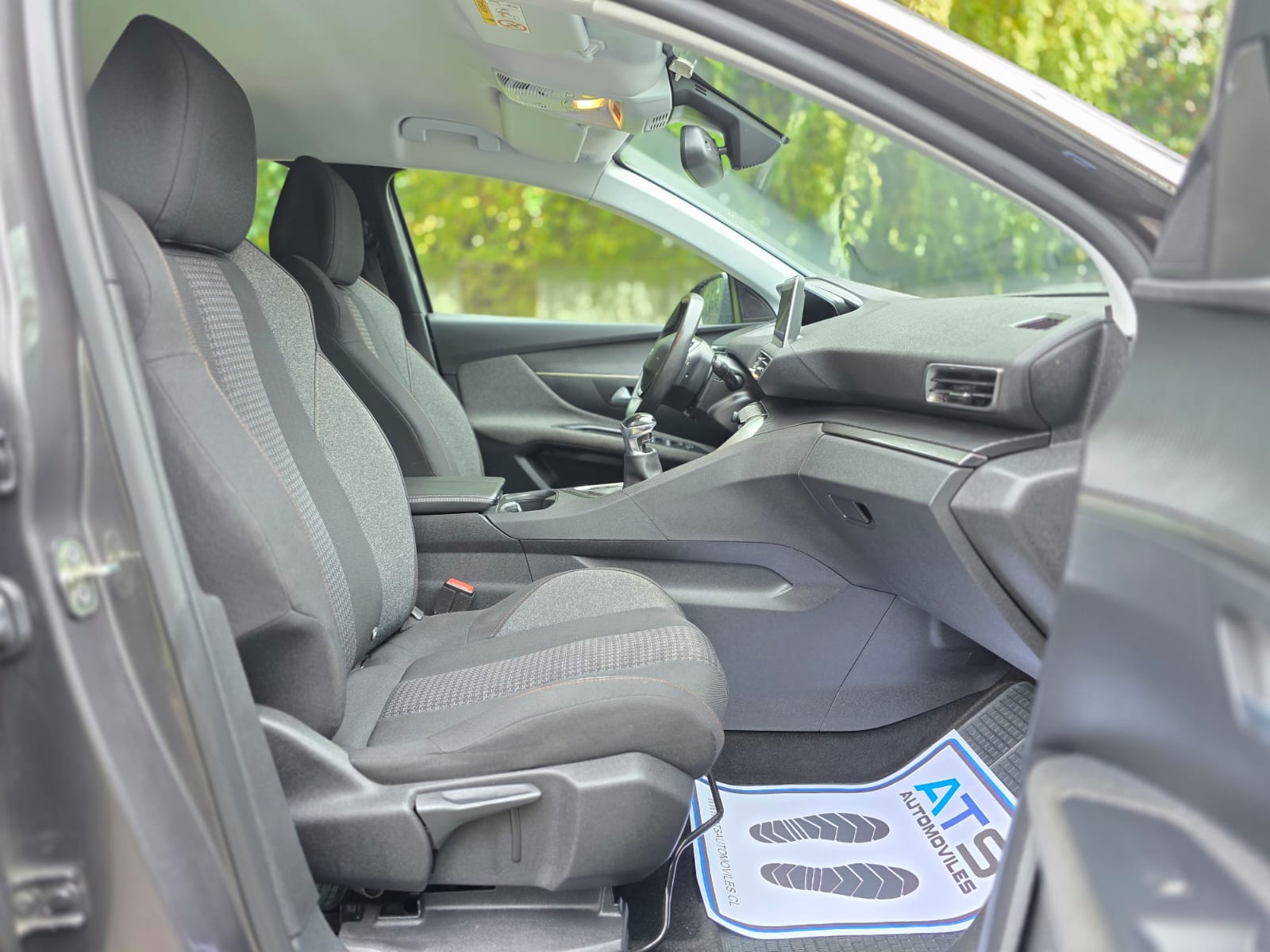 
								PEUGEOT 3008 BLUE HDI full									