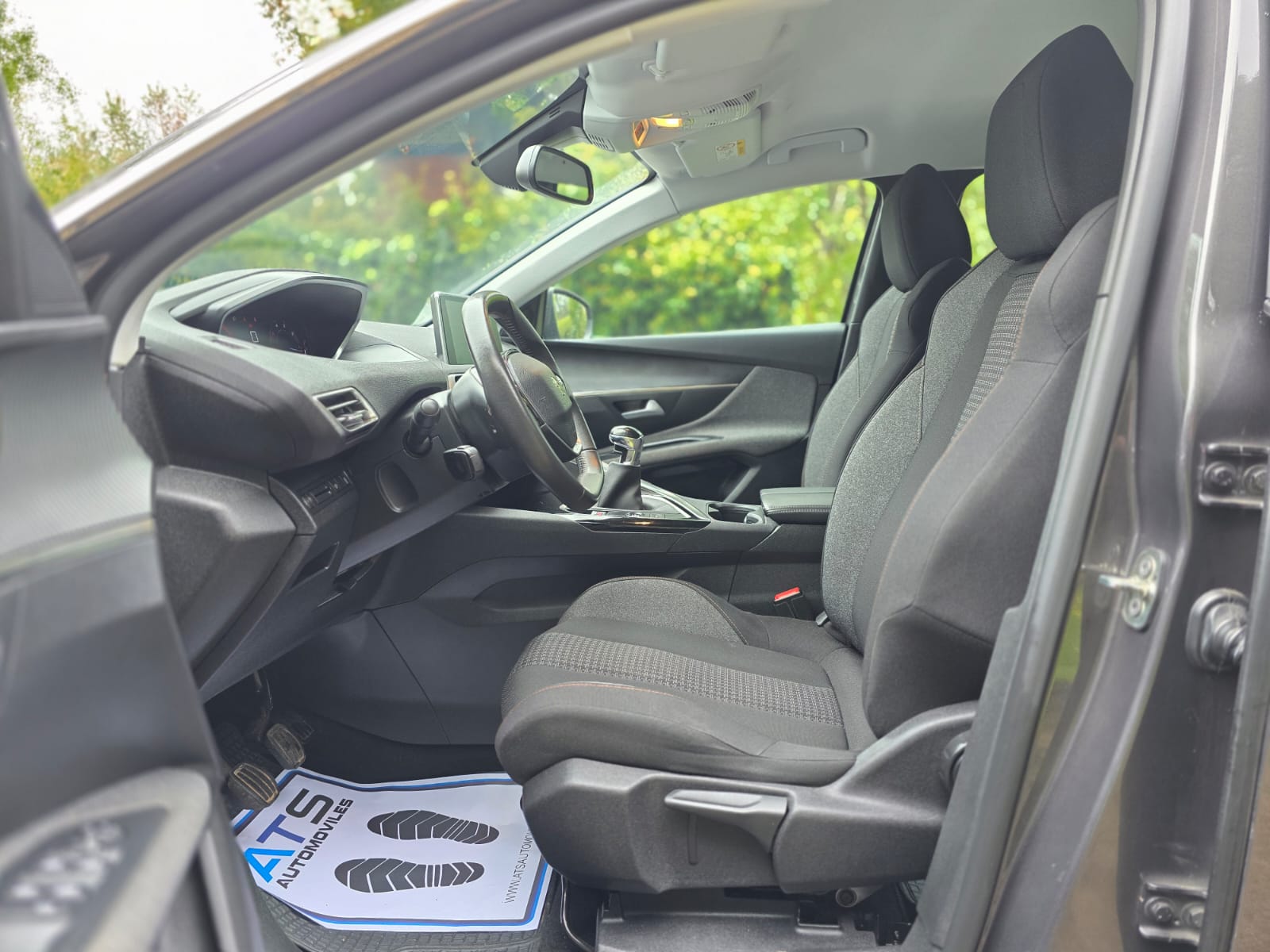 
								PEUGEOT 3008 BLUE HDI full									