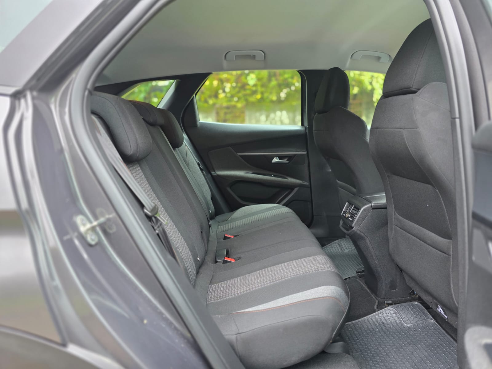 
								PEUGEOT 3008 BLUE HDI full									