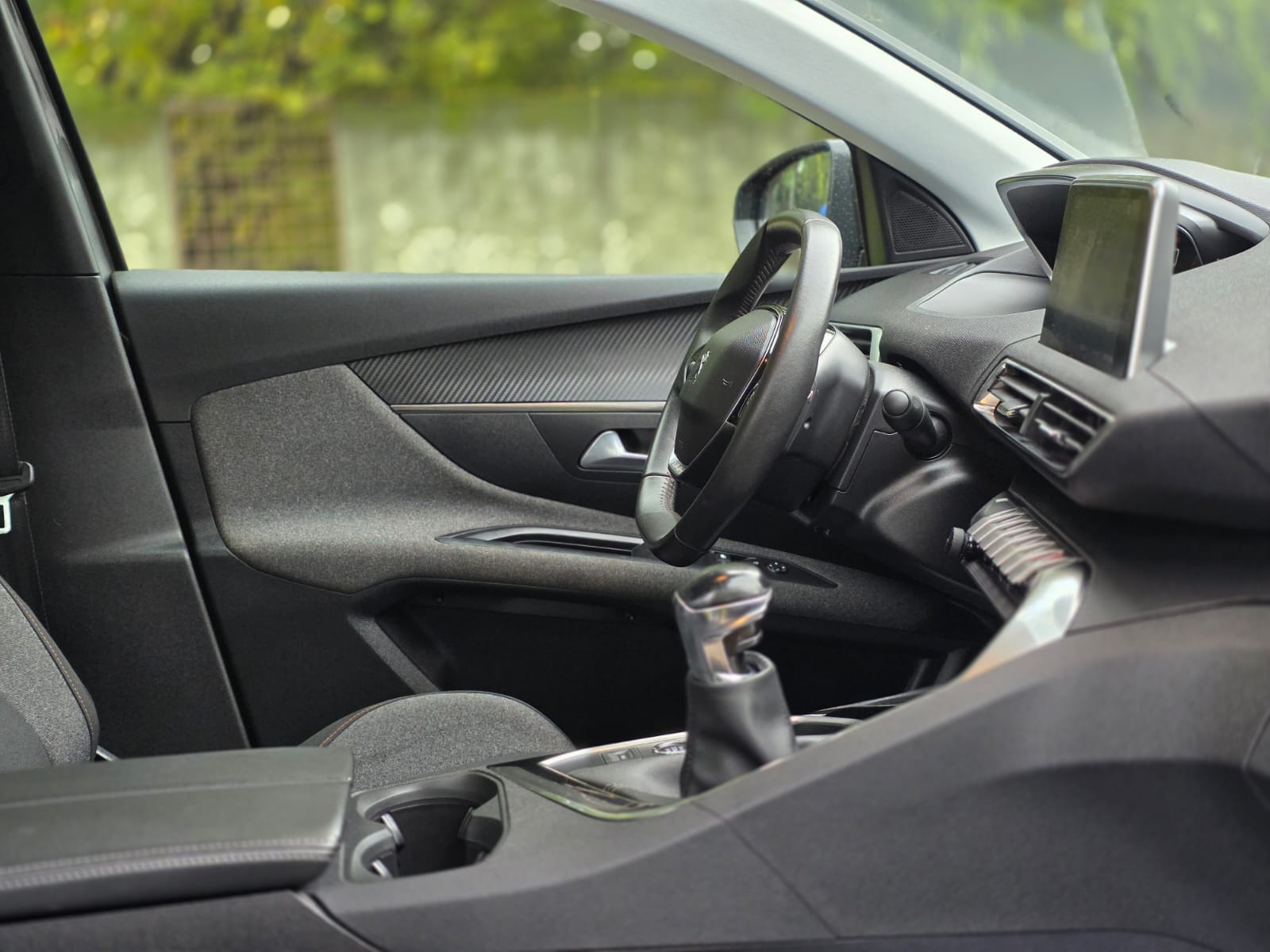 
								PEUGEOT 3008 BLUE HDI full									