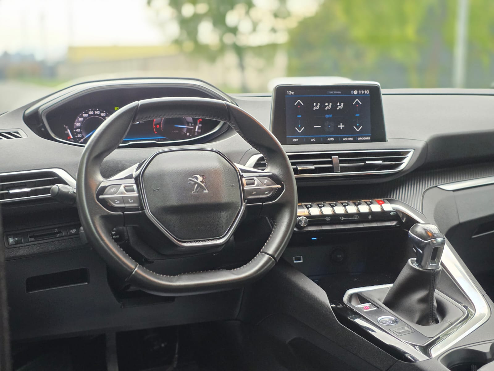 
								PEUGEOT 3008 BLUE HDI full									