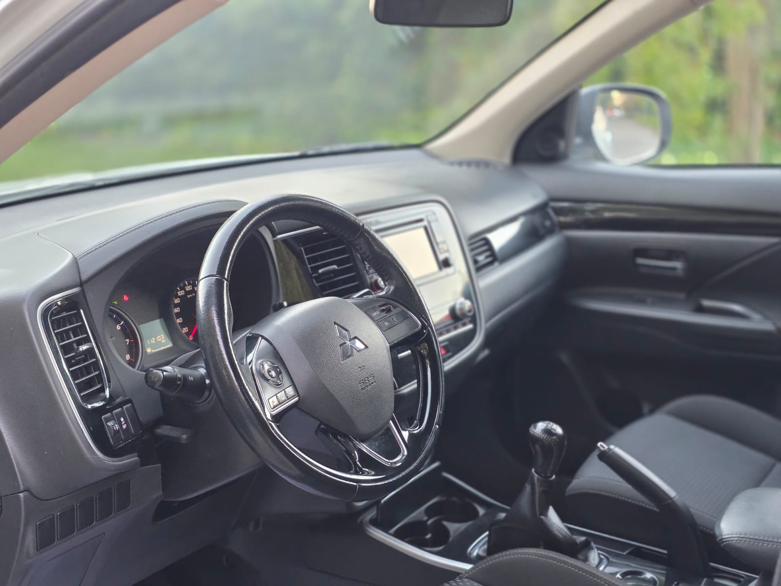 
								Mitsubishi Outlander full									