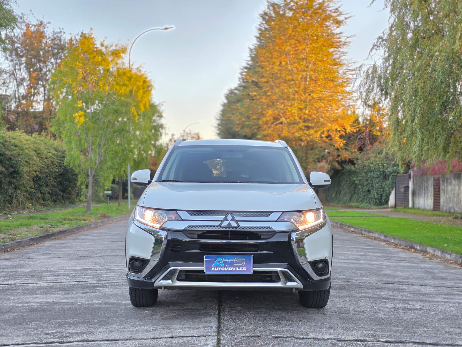 
								Mitsubishi Outlander full									
