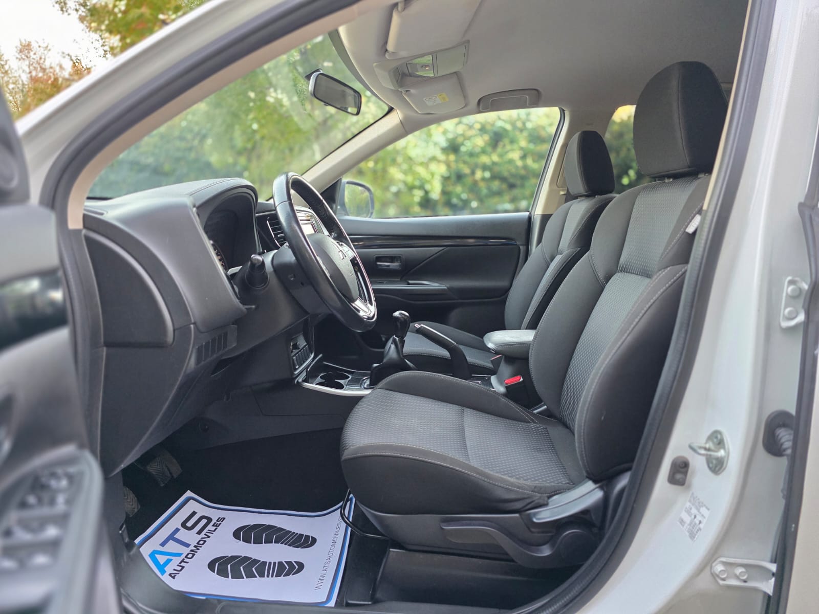 
								Mitsubishi Outlander full									