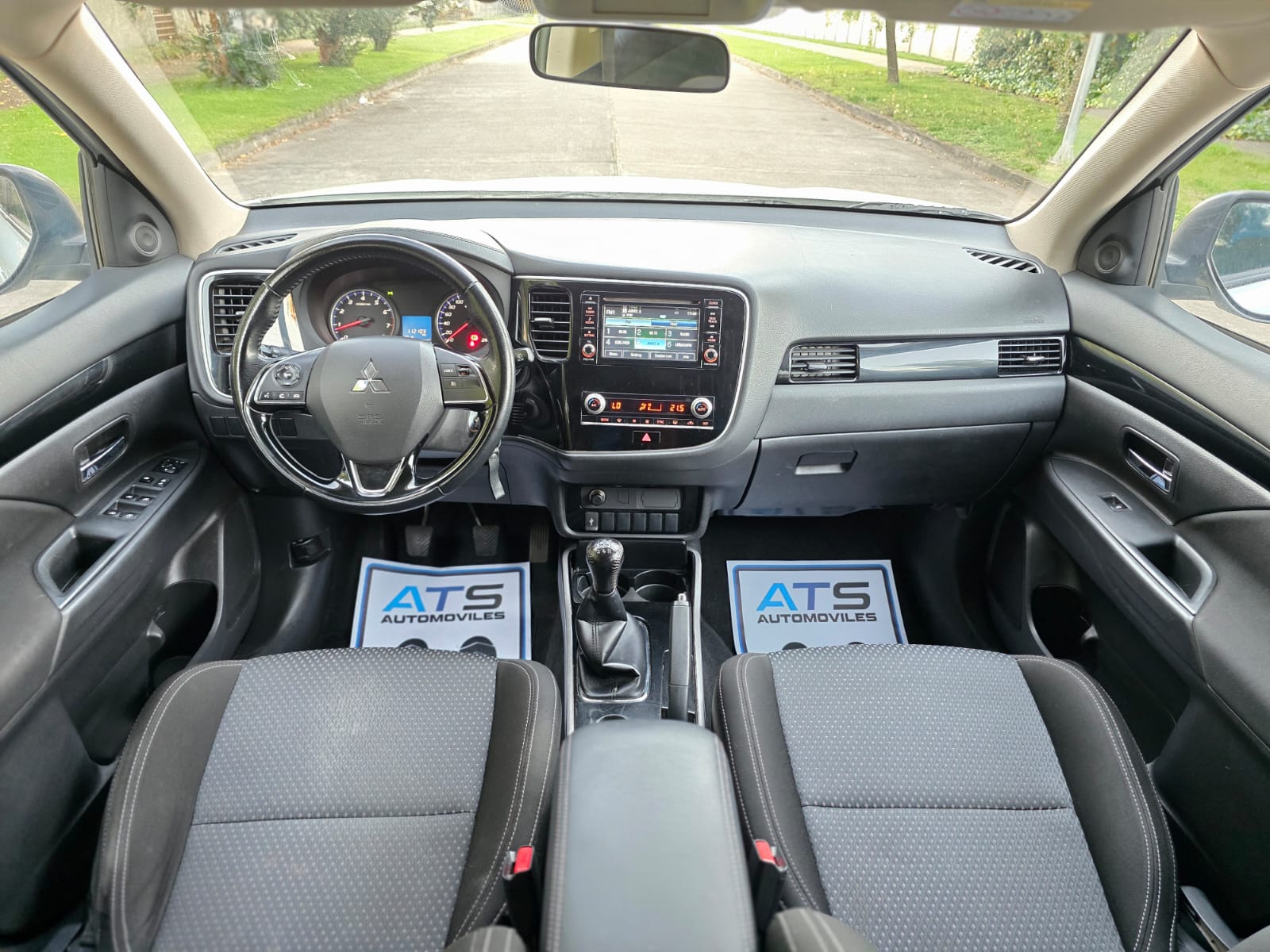 
								Mitsubishi Outlander full									
