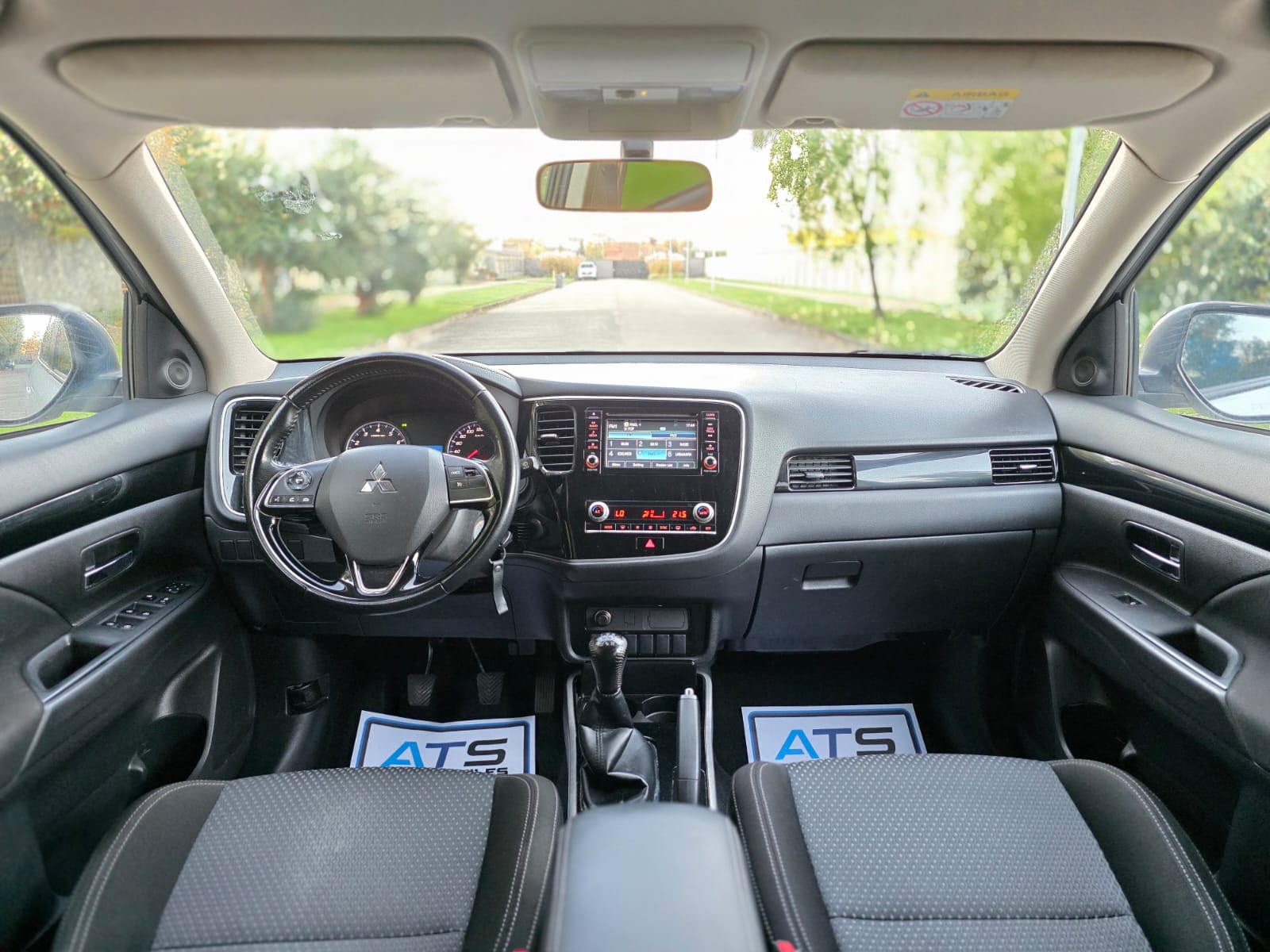
								Mitsubishi Outlander full									