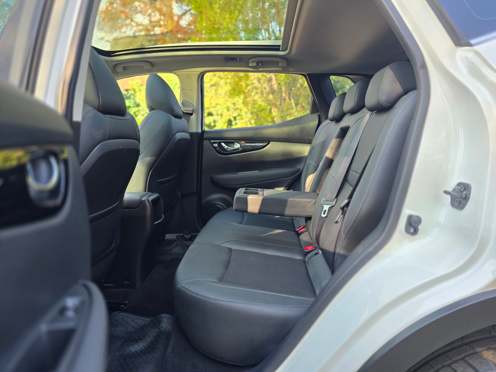 
								Nissan Qashqai EXCLUSIVE CVT full									