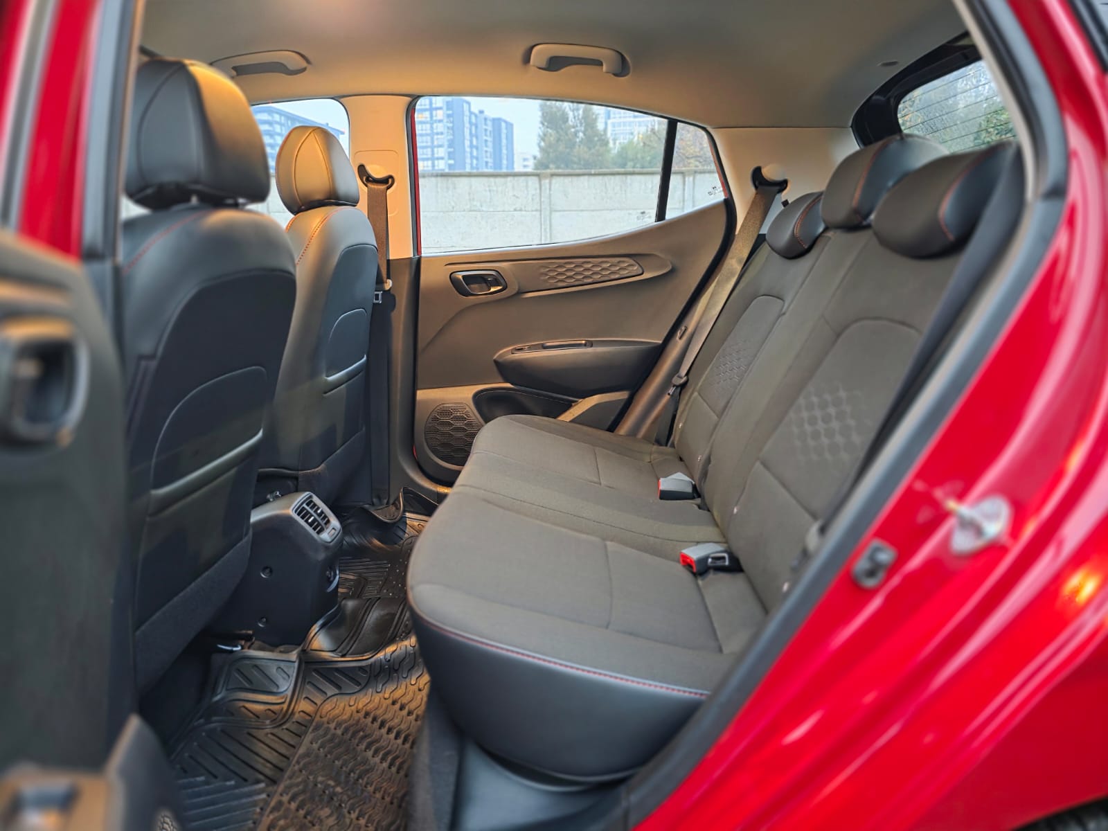 
								Hyundai Grand I-10 HATCHBACK PLUS full									