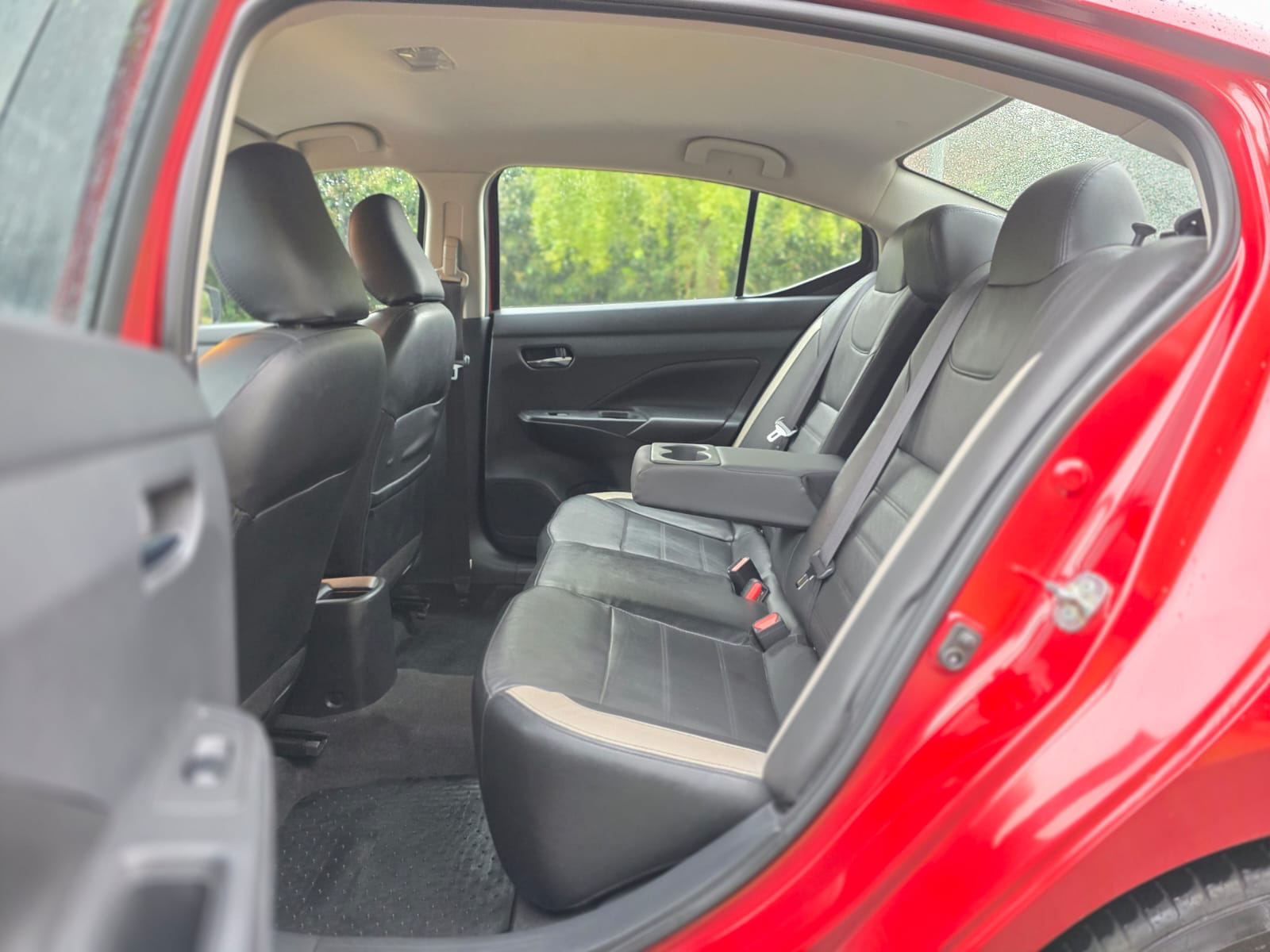 
								Nissan Versa EXCLUSIVE full									