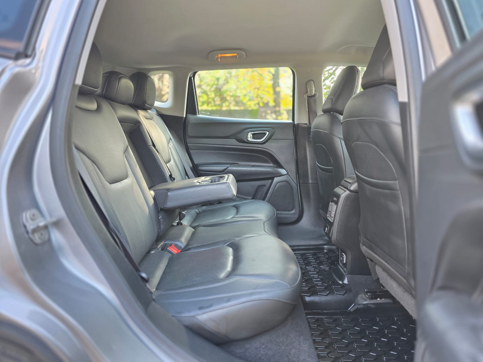 
								Jeep Compass LONGITUDE full									