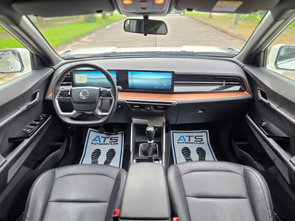 
								Ssangyong New Torres GLX full									