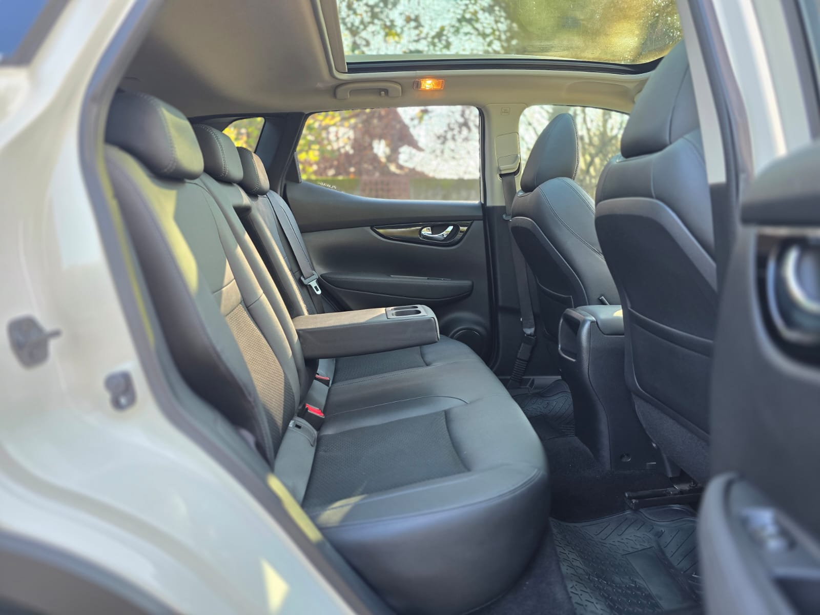 
								Nissan Qashqai EXCLUSIVE CVT full									