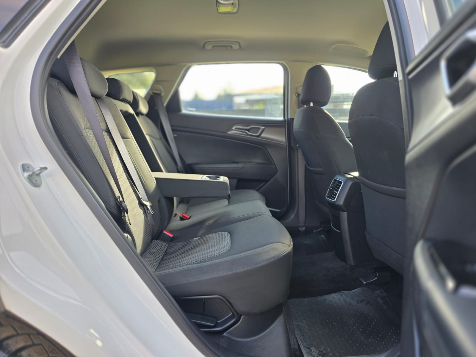 
								Kia Motors New Sportage EX full									