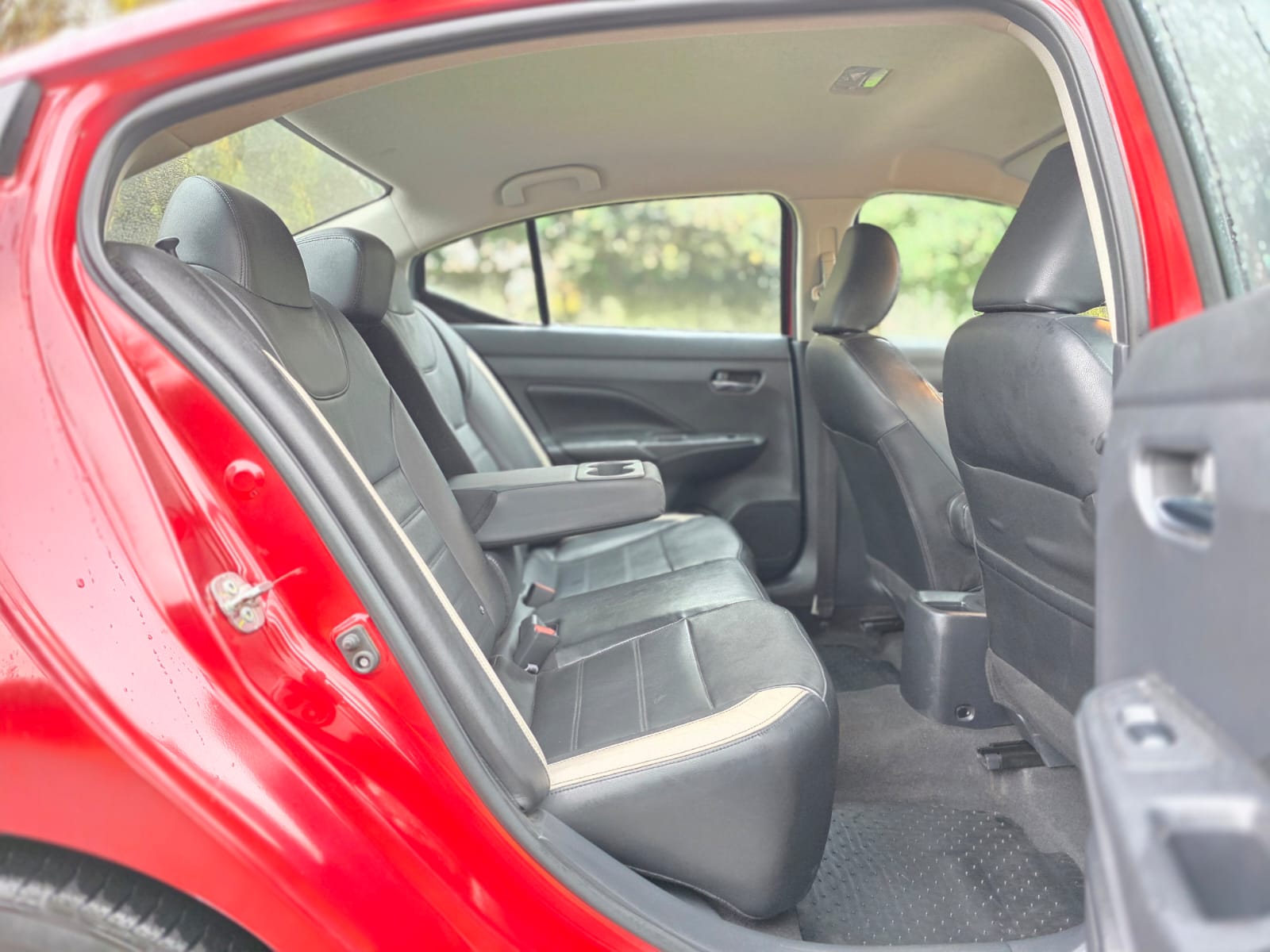 
								Nissan Versa EXCLUSIVE full									