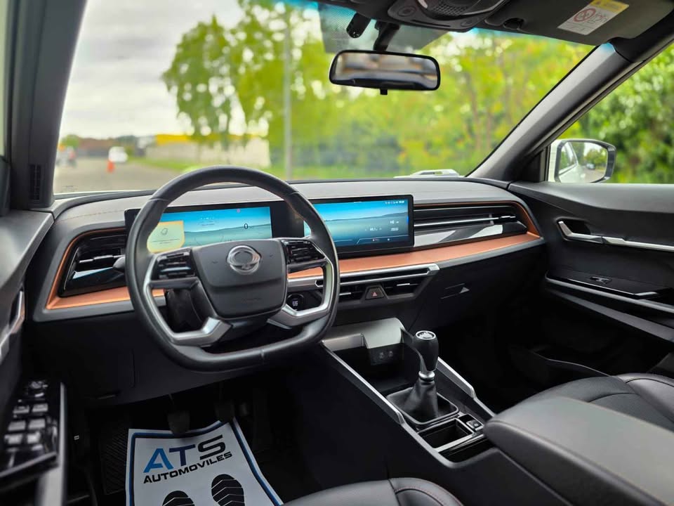 
								Ssangyong New Torres GLX full									