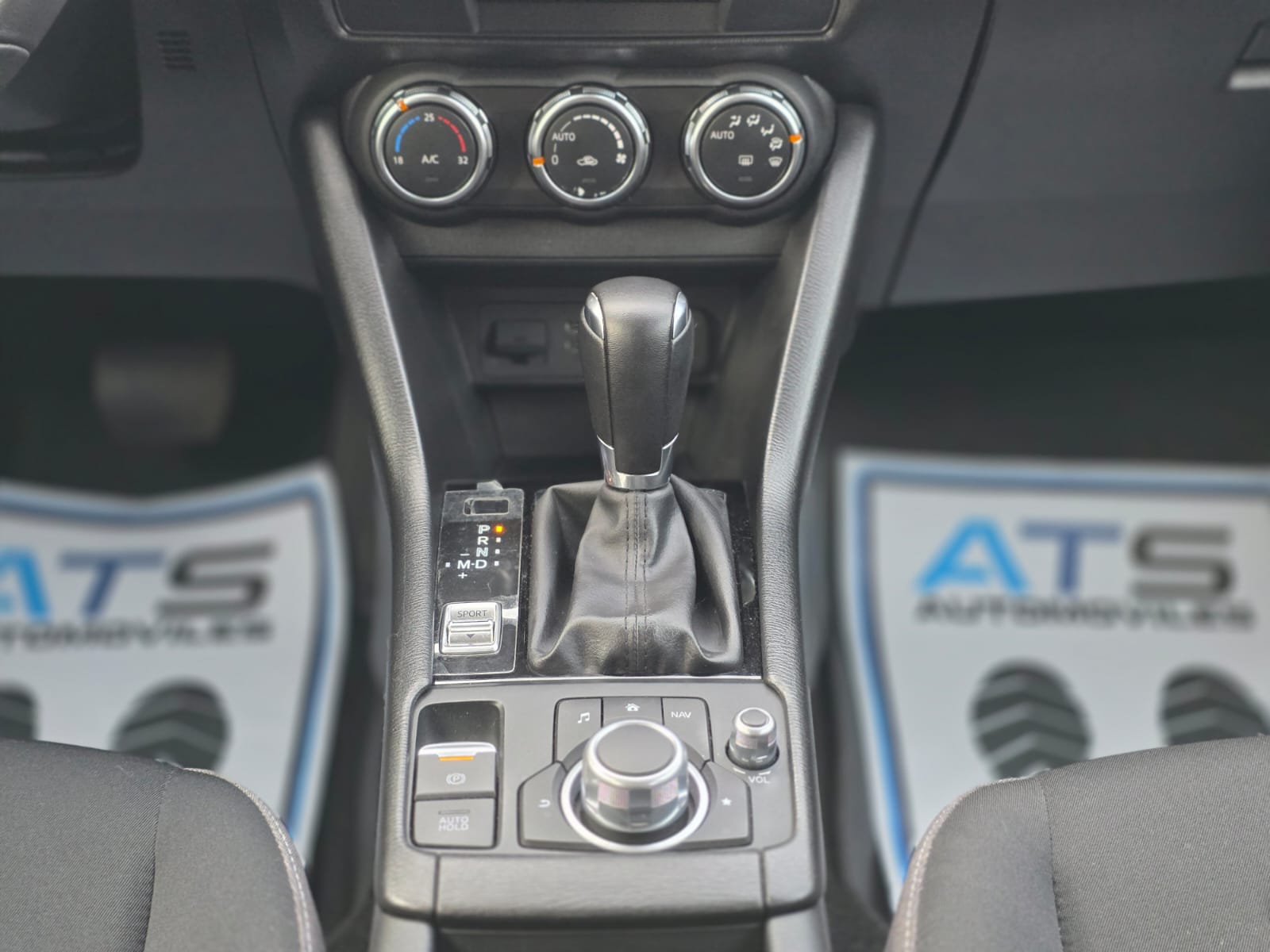 
								Mazda CX-3 CORE full									
