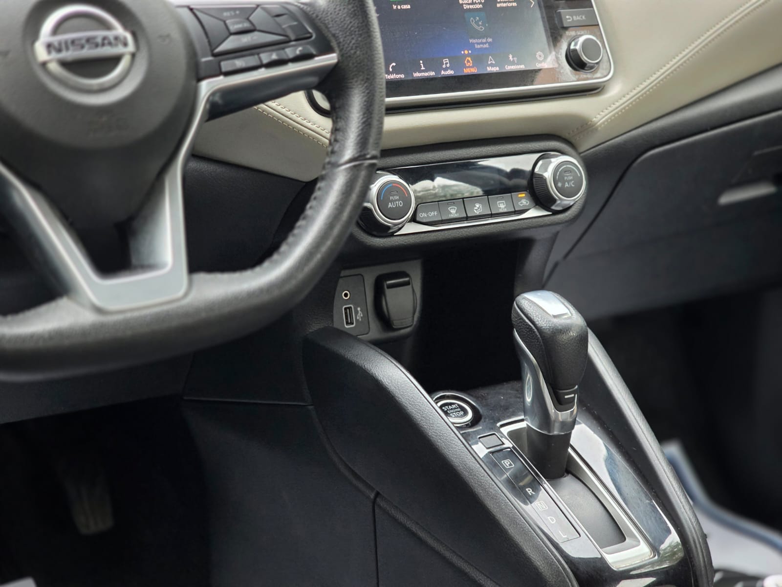 
								Nissan Versa EXCLUSIVE full									
