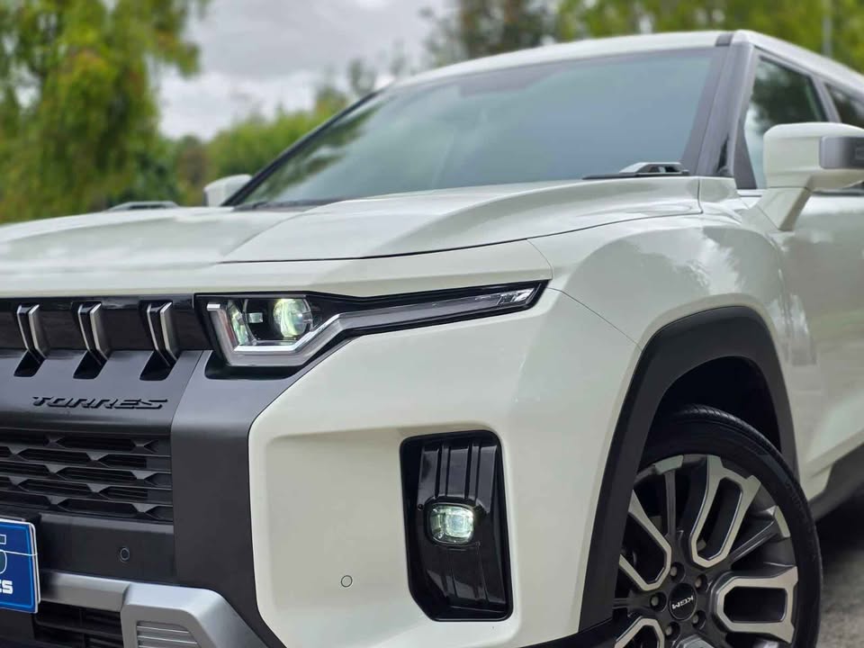 
								Ssangyong New Torres GLX full									