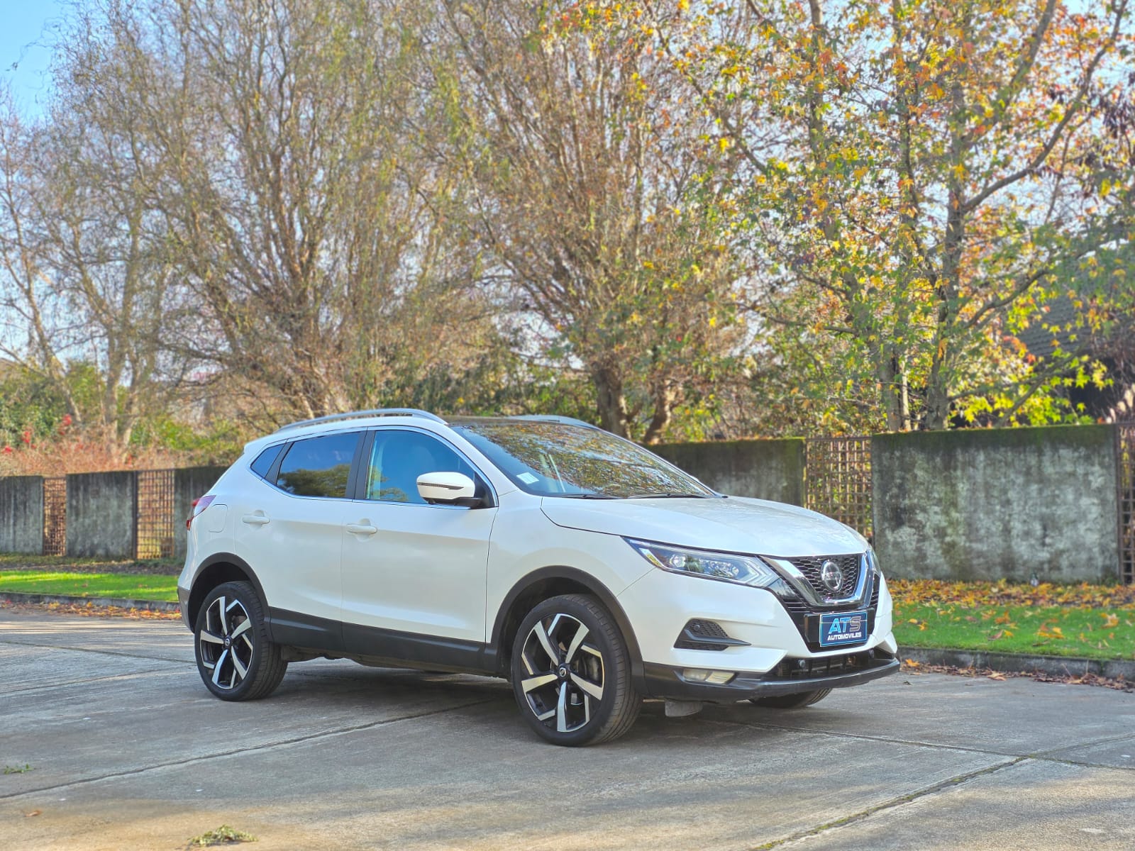 
								Nissan Qashqai EXCLUSIVE CVT full									