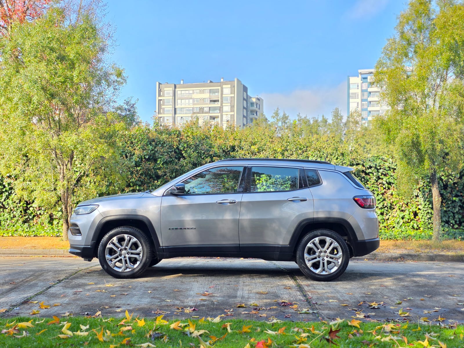 
								Jeep Compass LONGITUDE full									