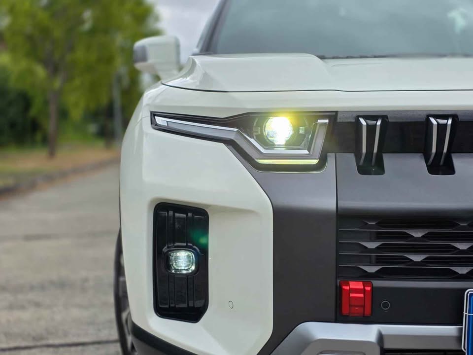 
								Ssangyong New Torres GLX full									