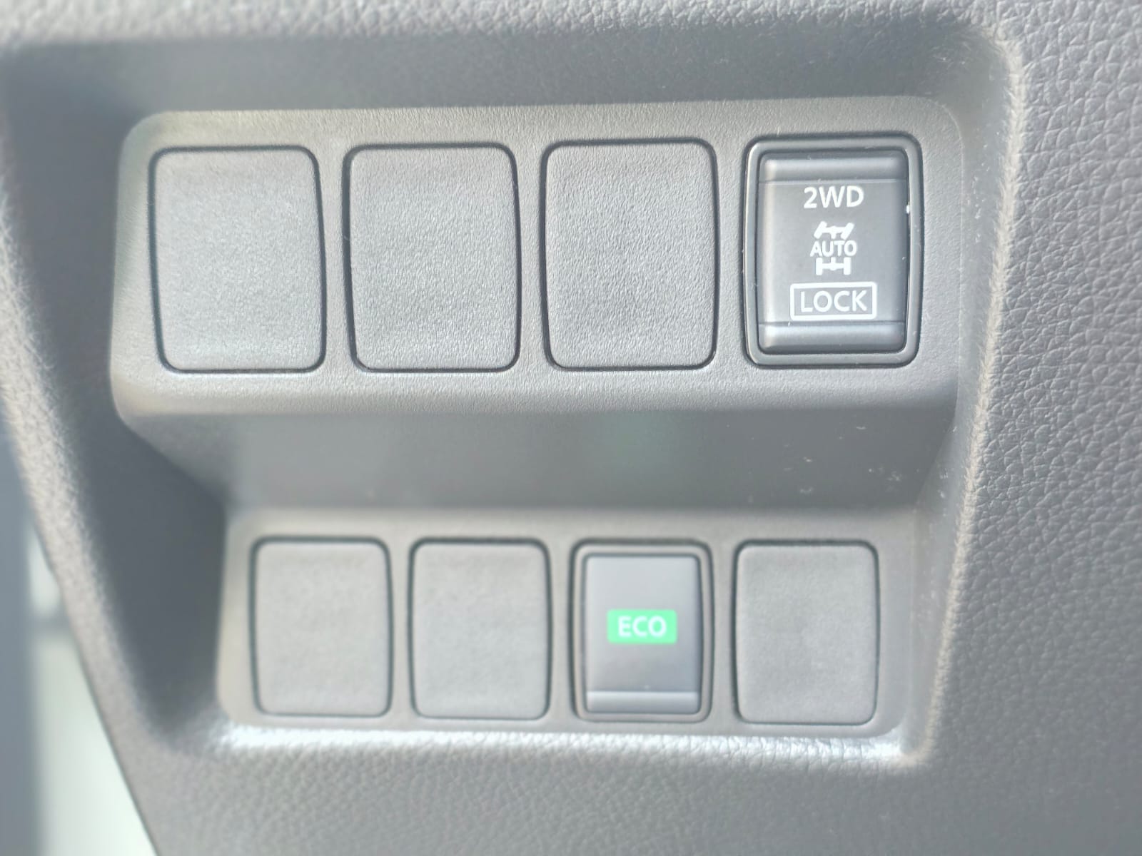 
								Nissan Qashqai EXCLUSIVE CVT full									
