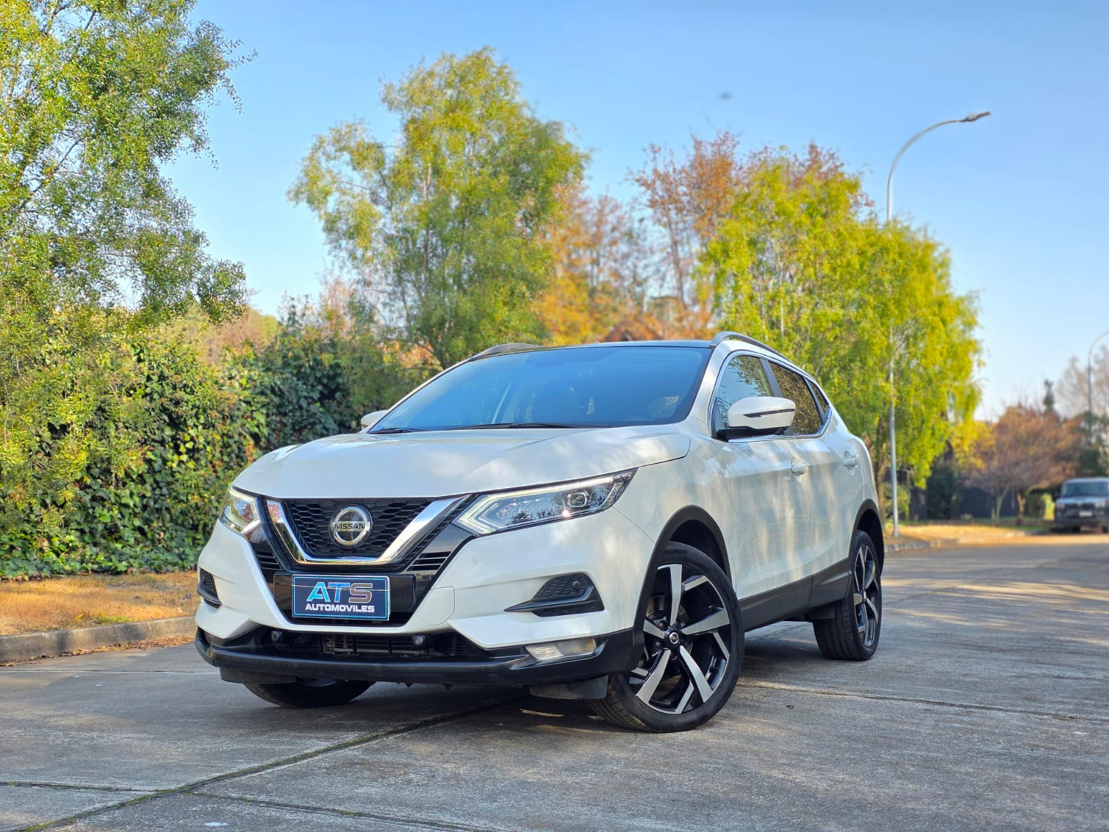 
								Nissan Qashqai EXCLUSIVE CVT full									