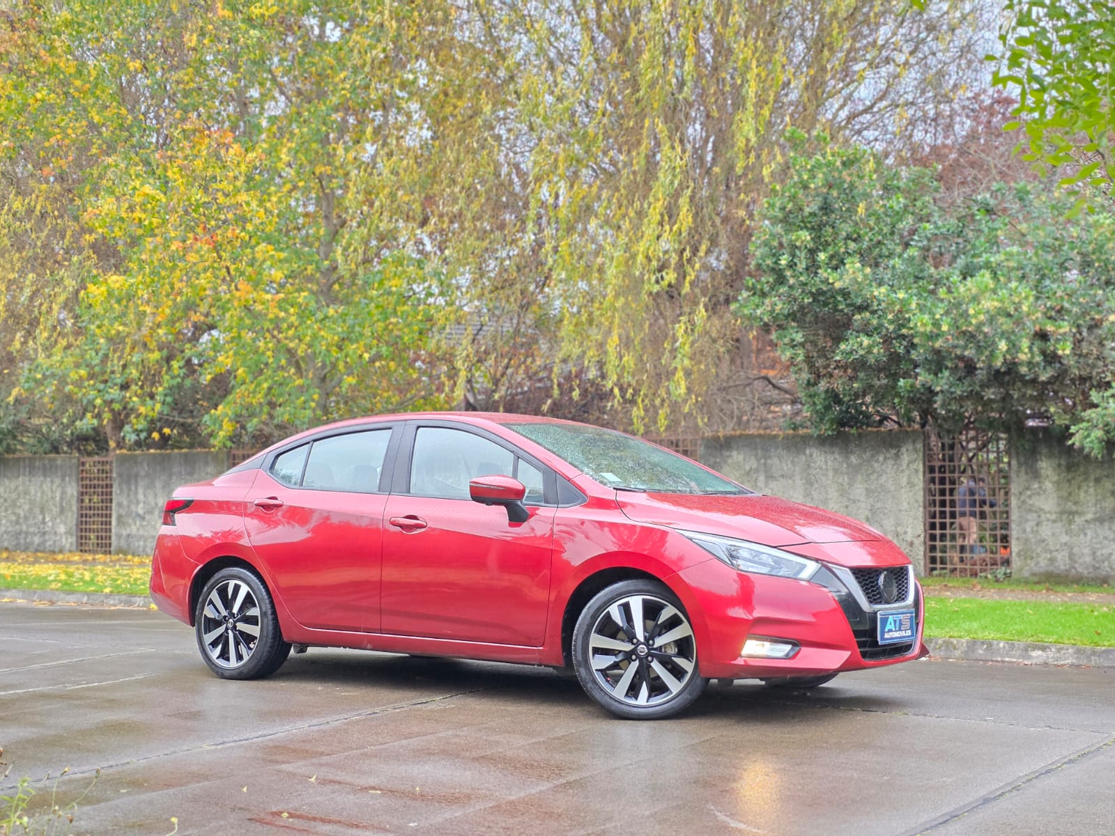 
								Nissan Versa EXCLUSIVE full									