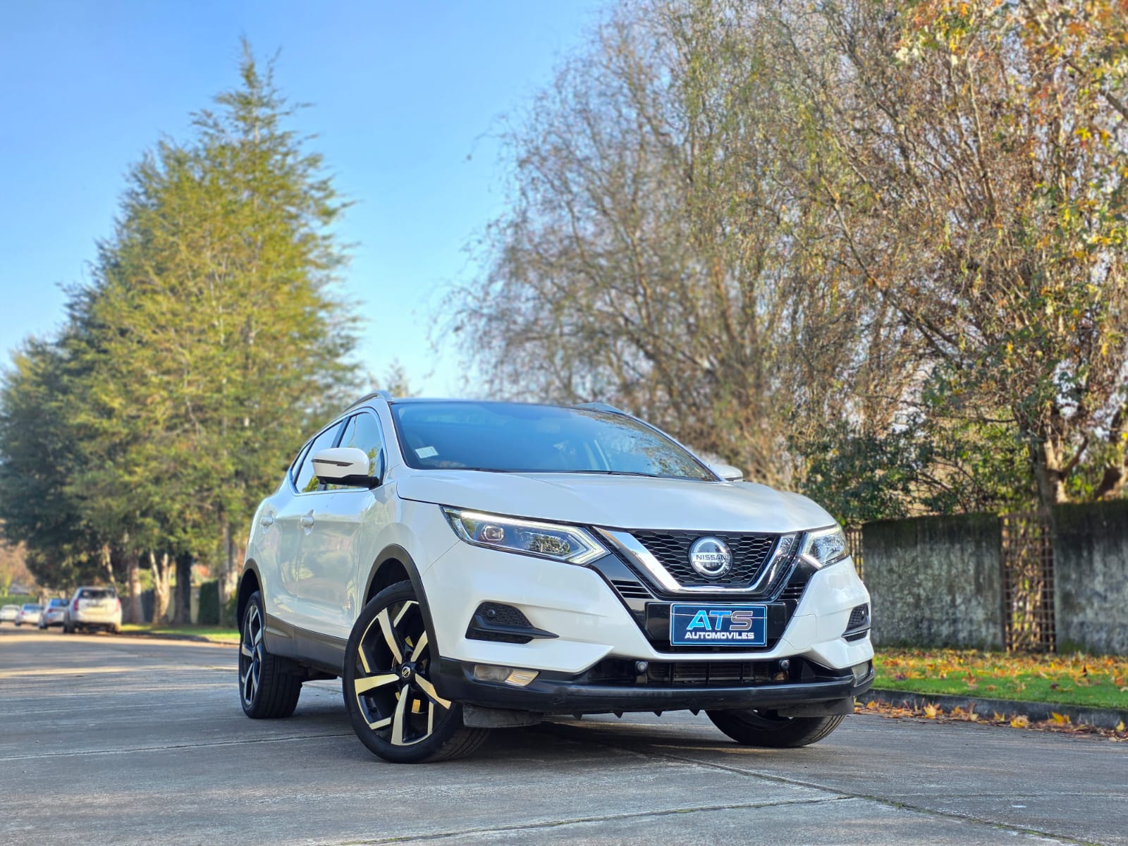 
								Nissan Qashqai EXCLUSIVE CVT full									